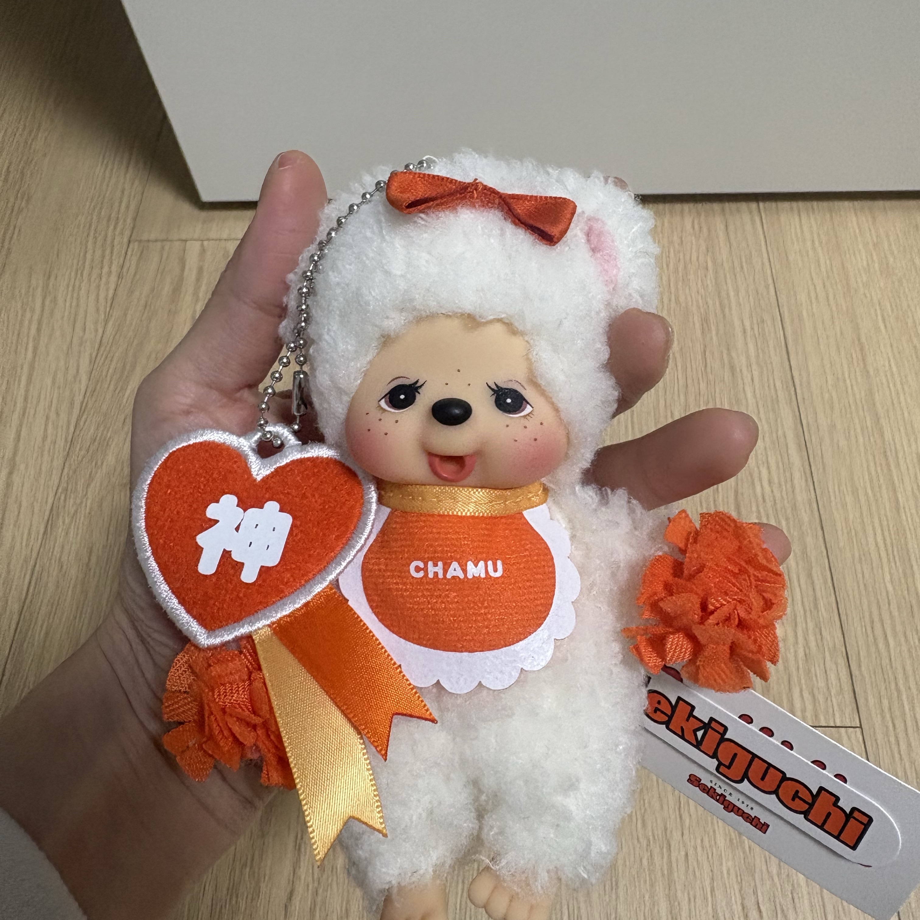 Monchhichi Happy Color Cham Keychain 착용 스타일