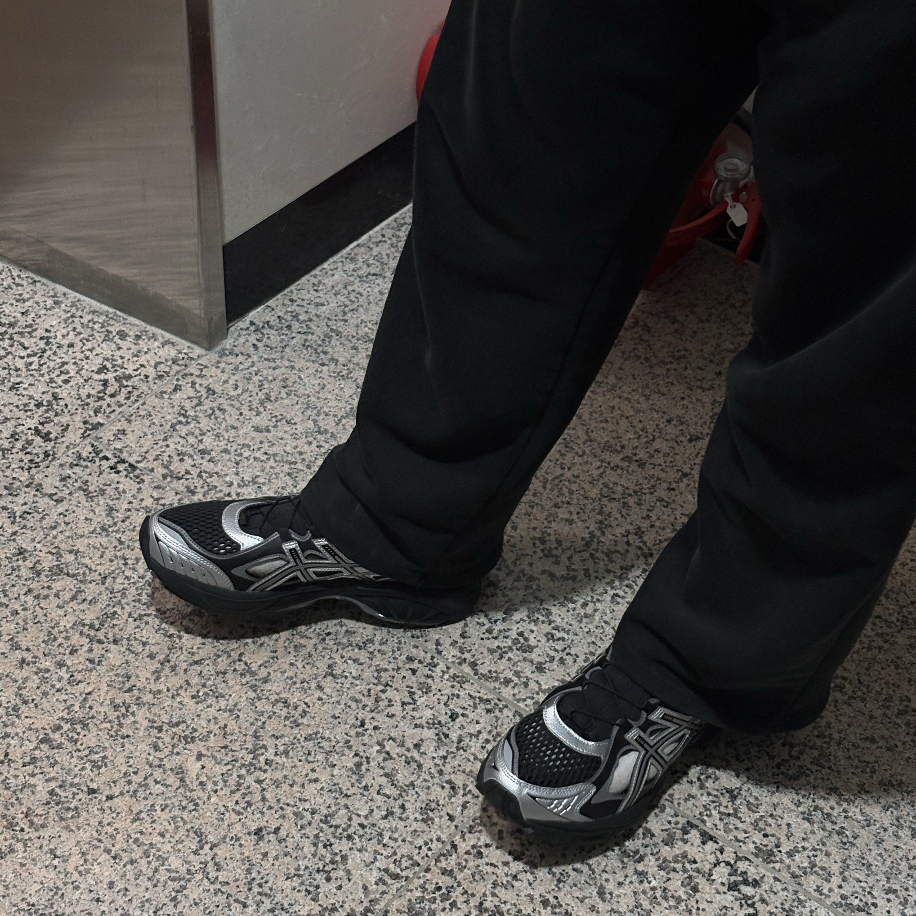 Asics GT-2160 Breeze Black Pure Silver 착용 스타일 - 2