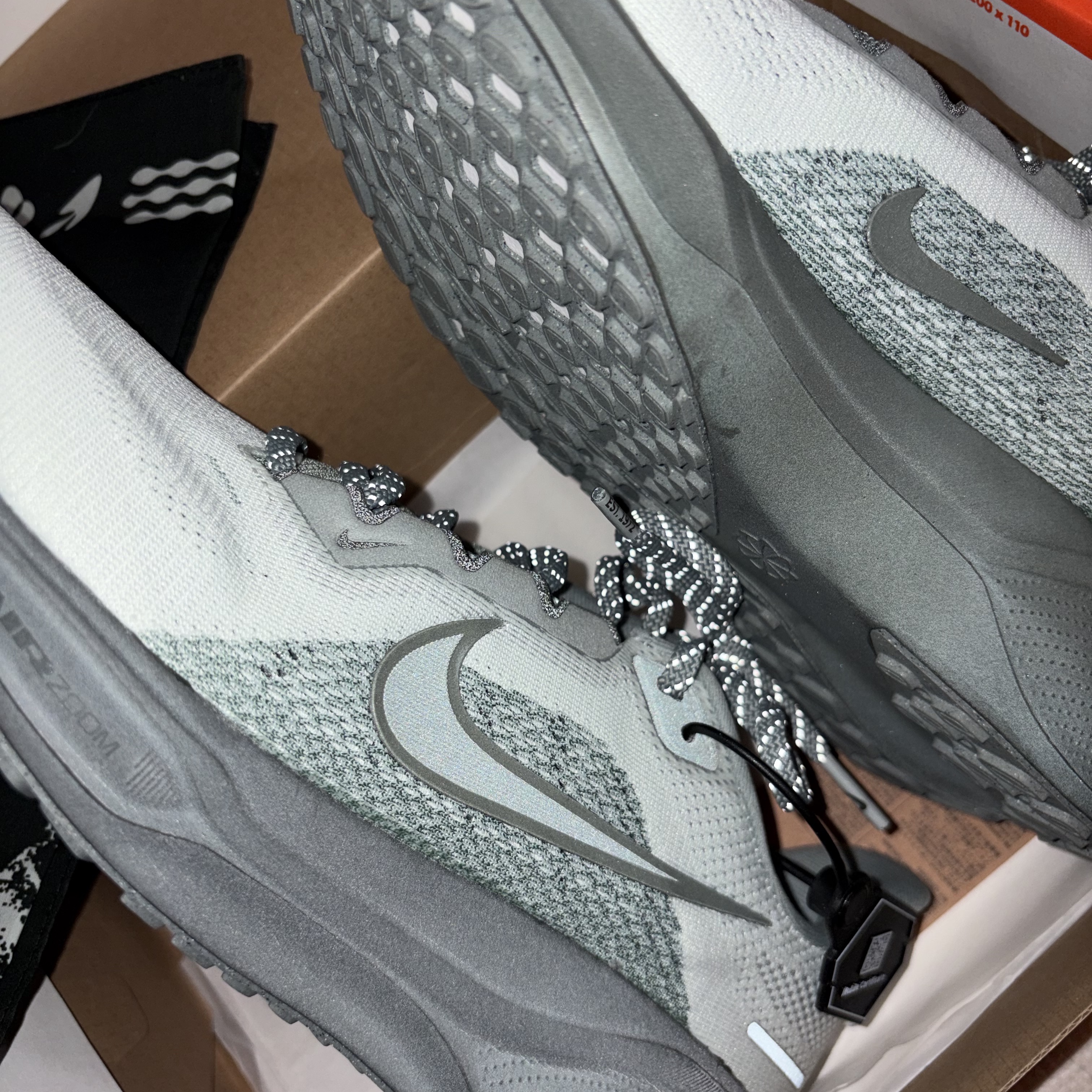 (W) Nike Pegasus 41 Mica Green Barely Green 착용 스타일 - 5