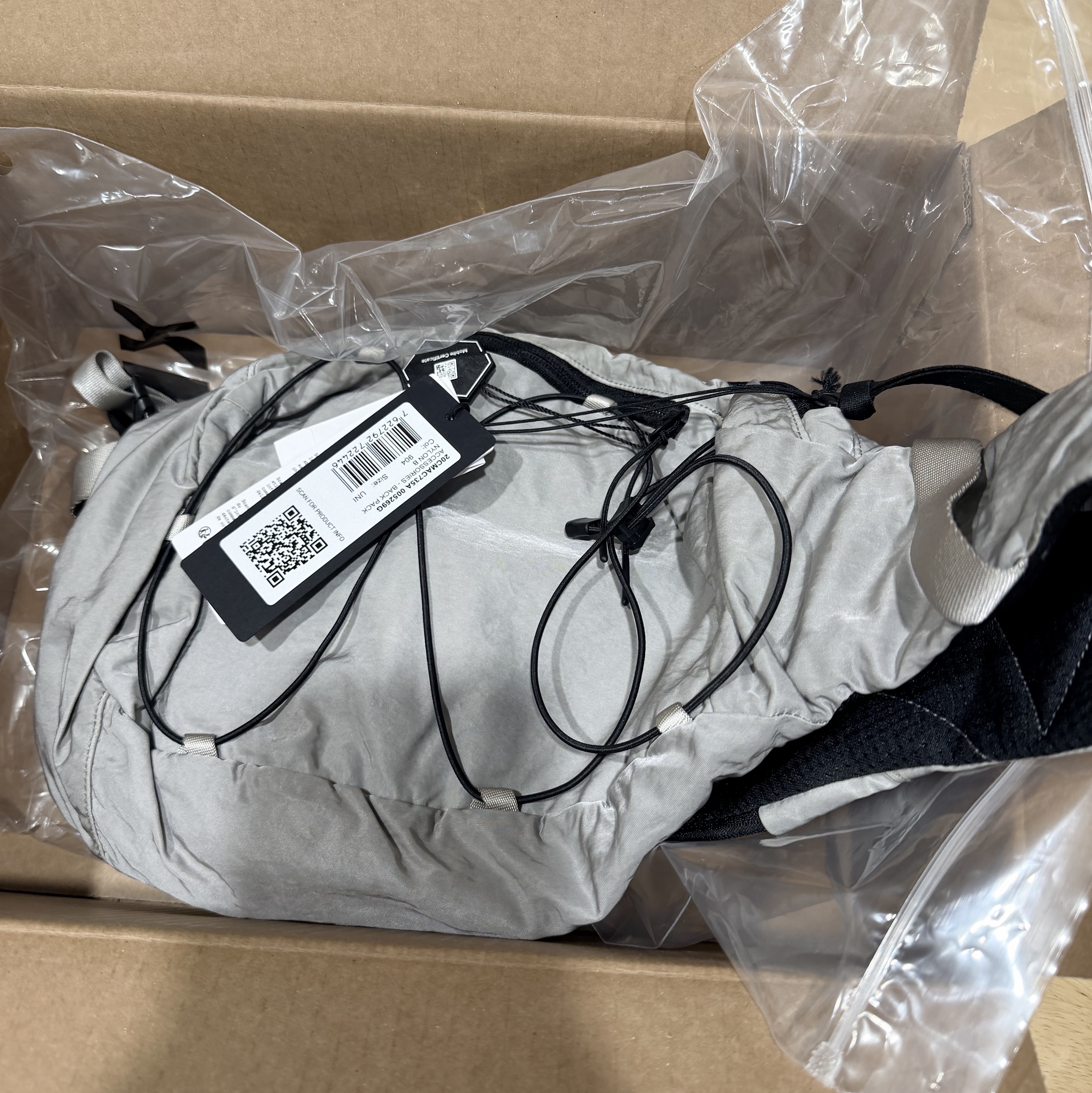 C.P. Company Crossbody Bag Dove Grey - 26SS 착용 스타일