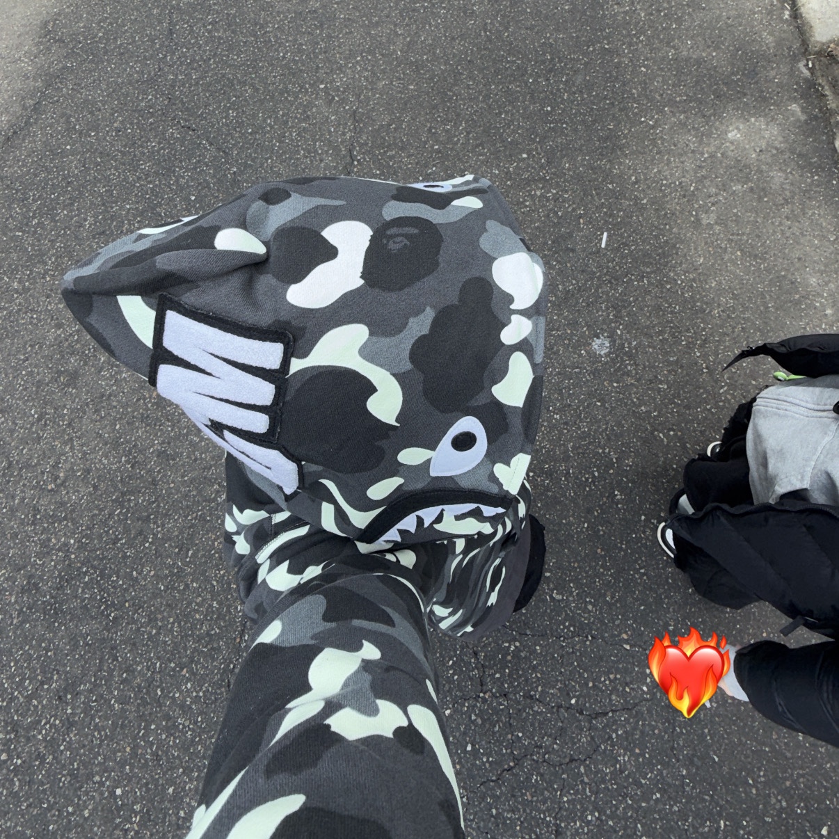 BAPE City Camo Shark Full Zip Hoodie Black 착용 스타일
