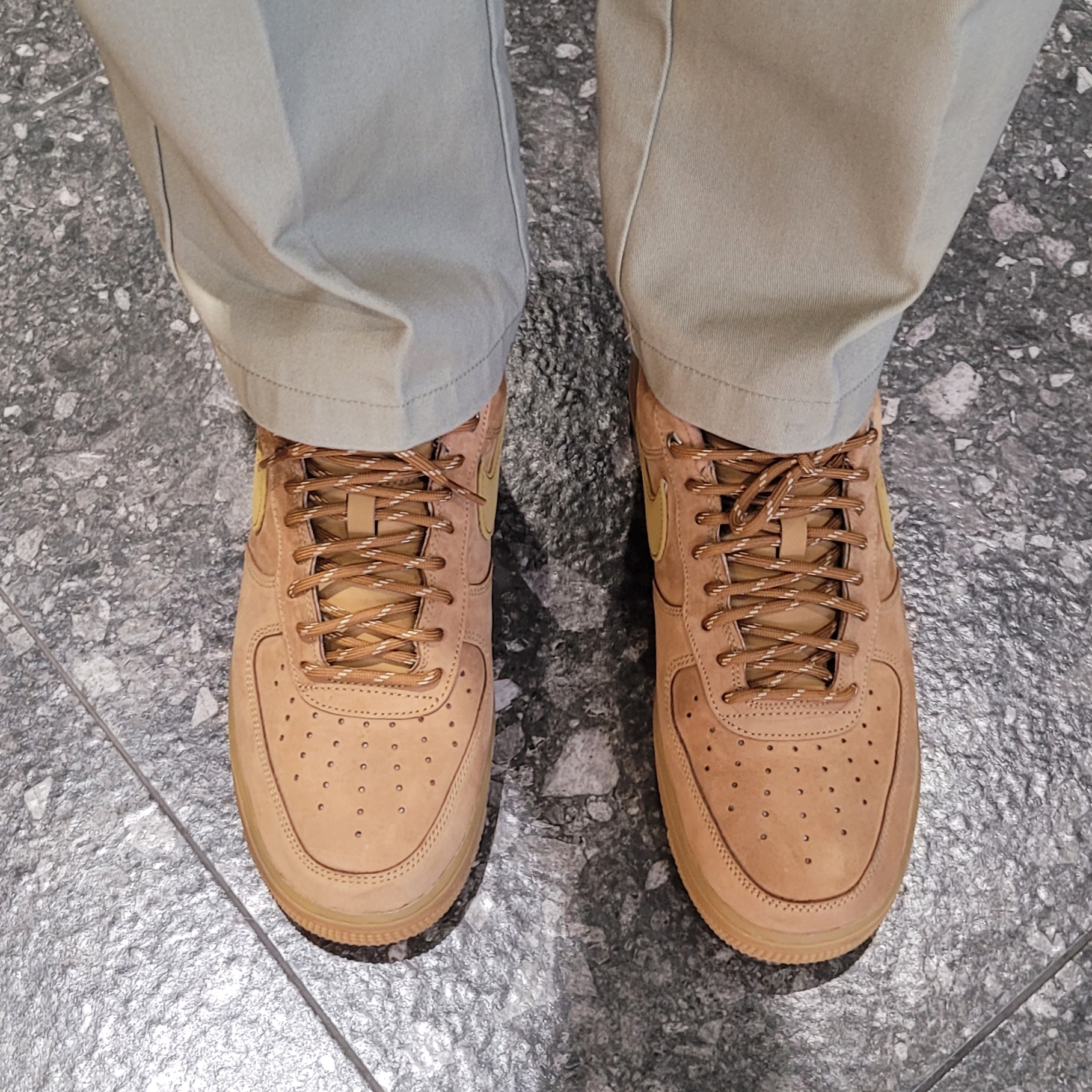 Nike Air Force 1 '07 WB Flax 착용 스타일 - 1