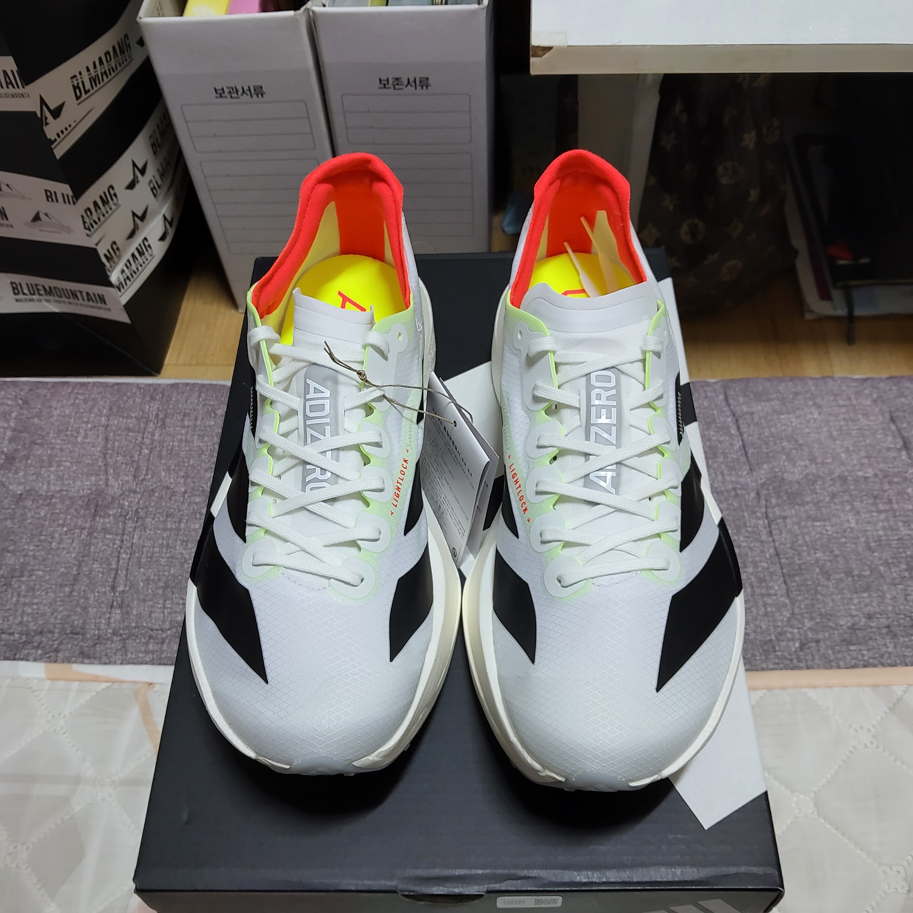 Adidas Adizero Adios Pro 4 Cloud White Core Black 착용 스타일 - 2