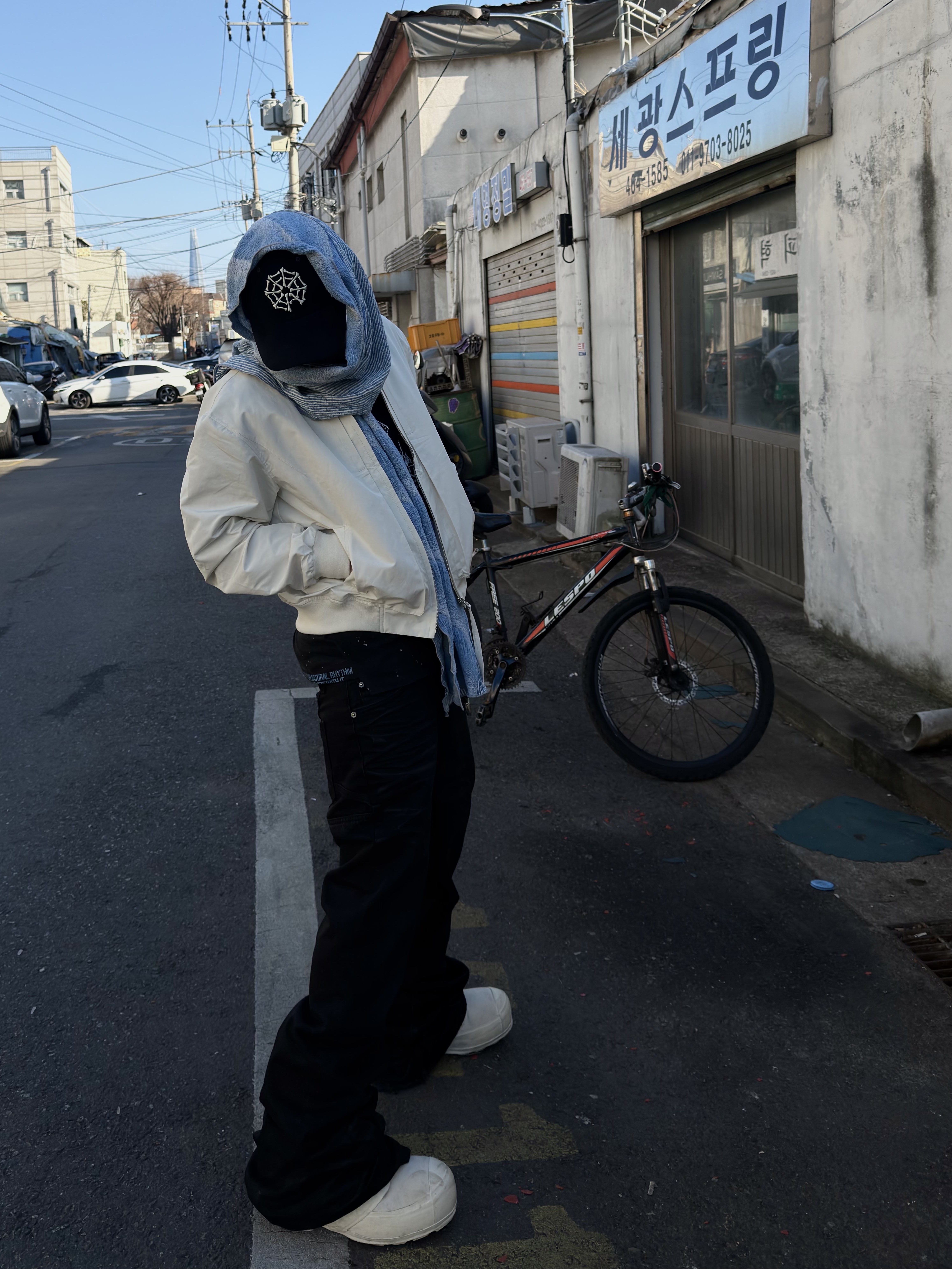 BLR Curved Line Flight Jacket Ivory 착용 스타일 - 2