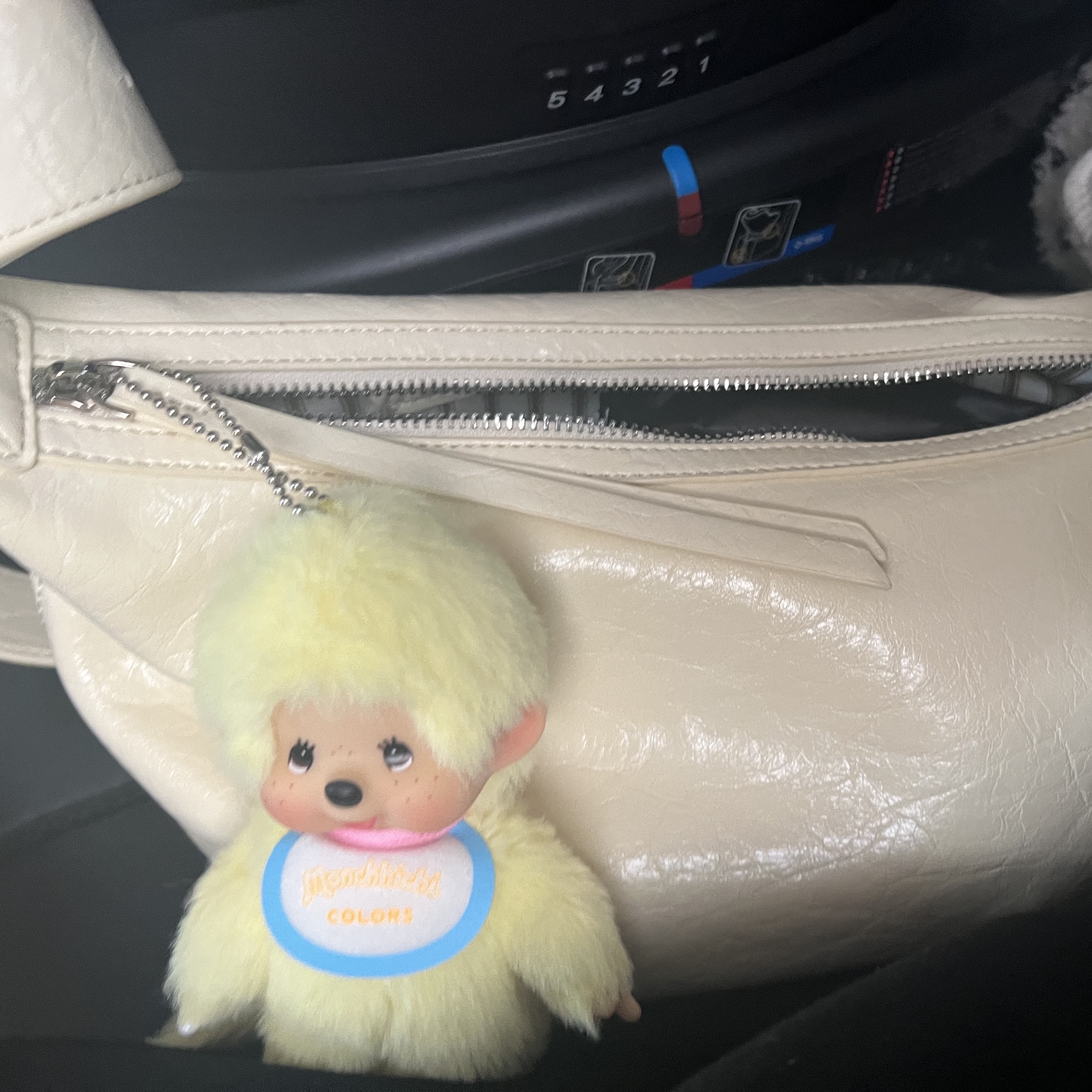 Monchhichi COLORS Keychain Yellow 착용 스타일
