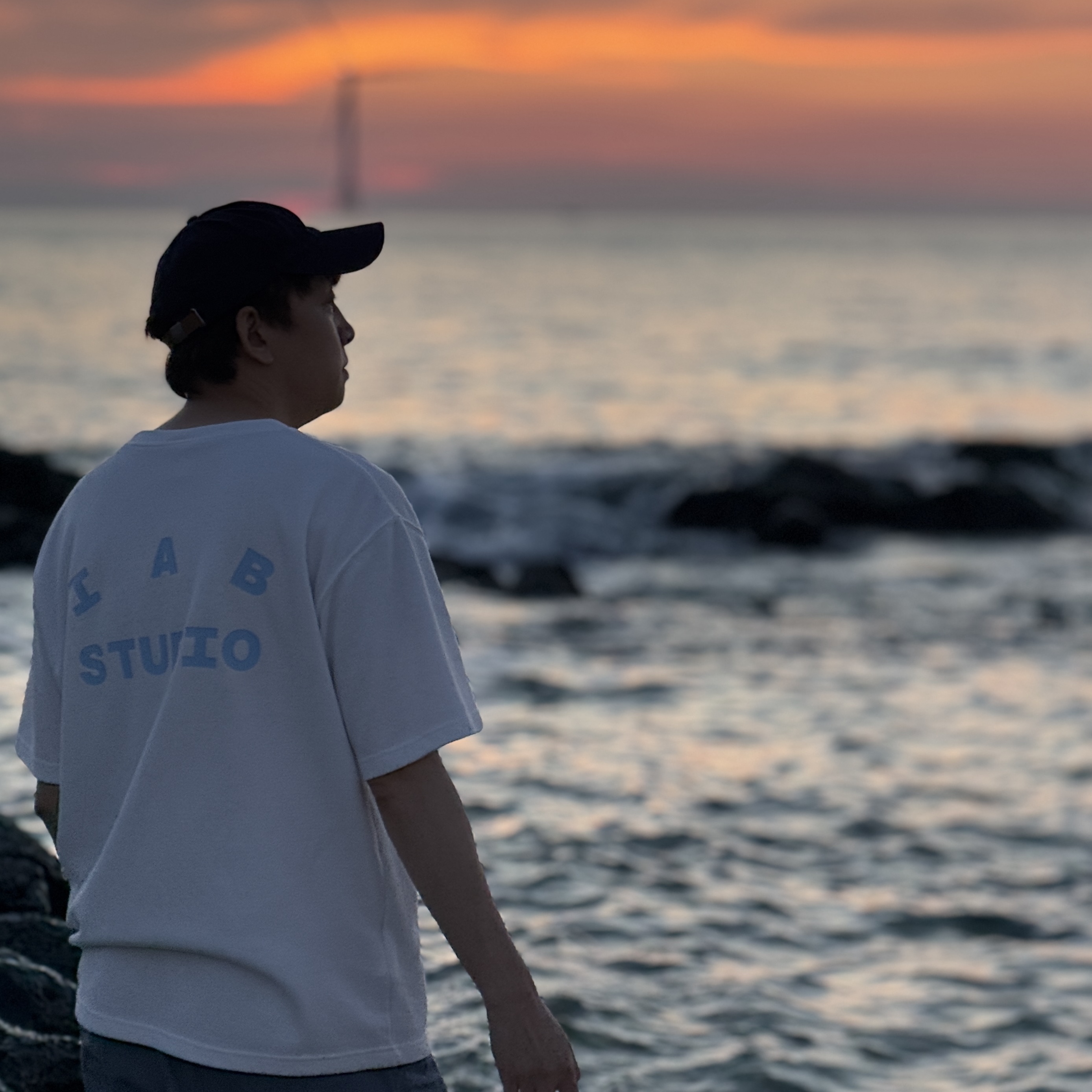 IAB Studio Line Logo T-Shirt White Orange, IAB Studio Established T-Shirt White Black 착용 스타일 - 4