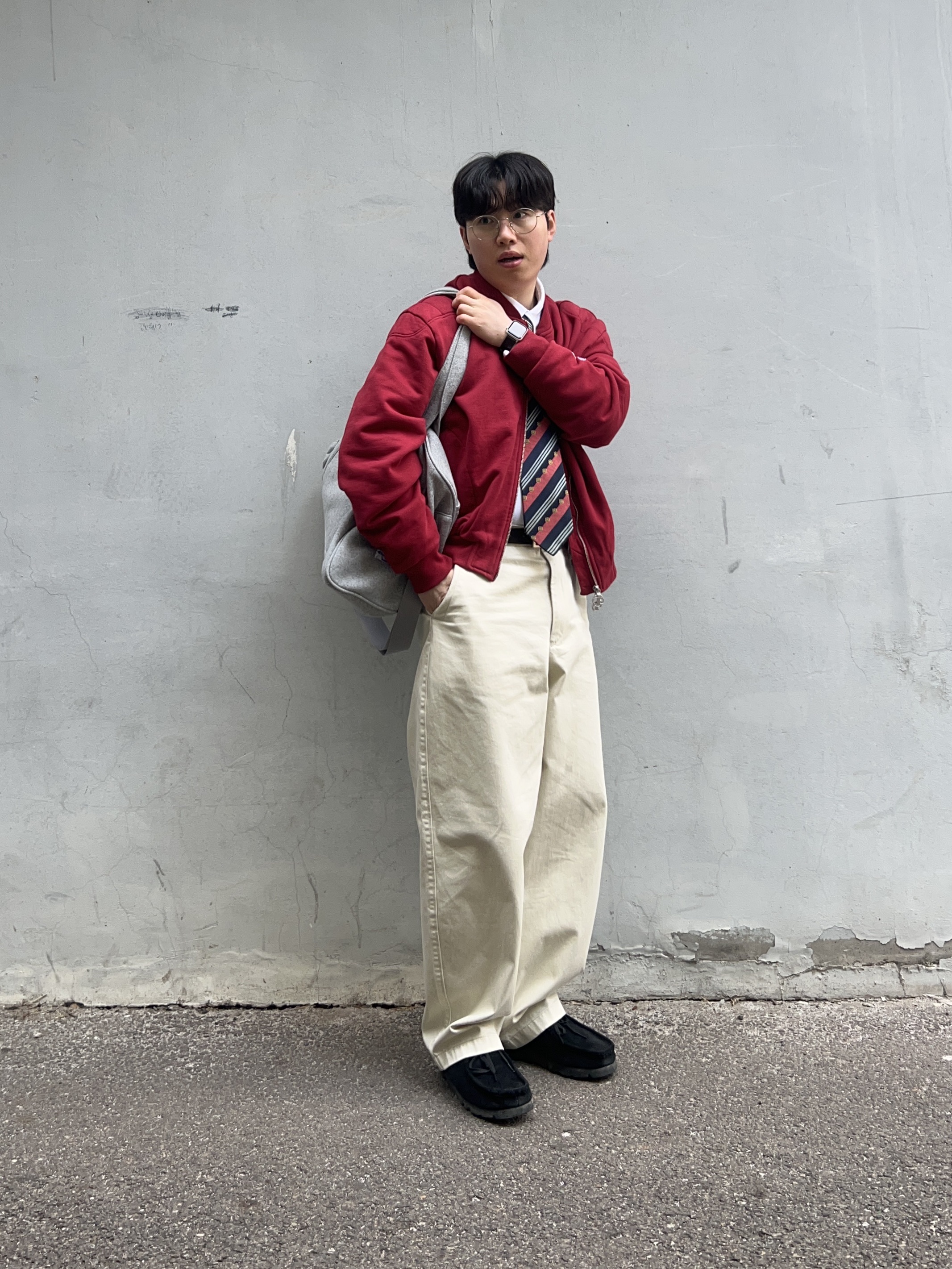 Clarks Wallabee Gtx Suede Black, Zara x Champion Padded Bomber Jacket Red 착용 스타일 - 3