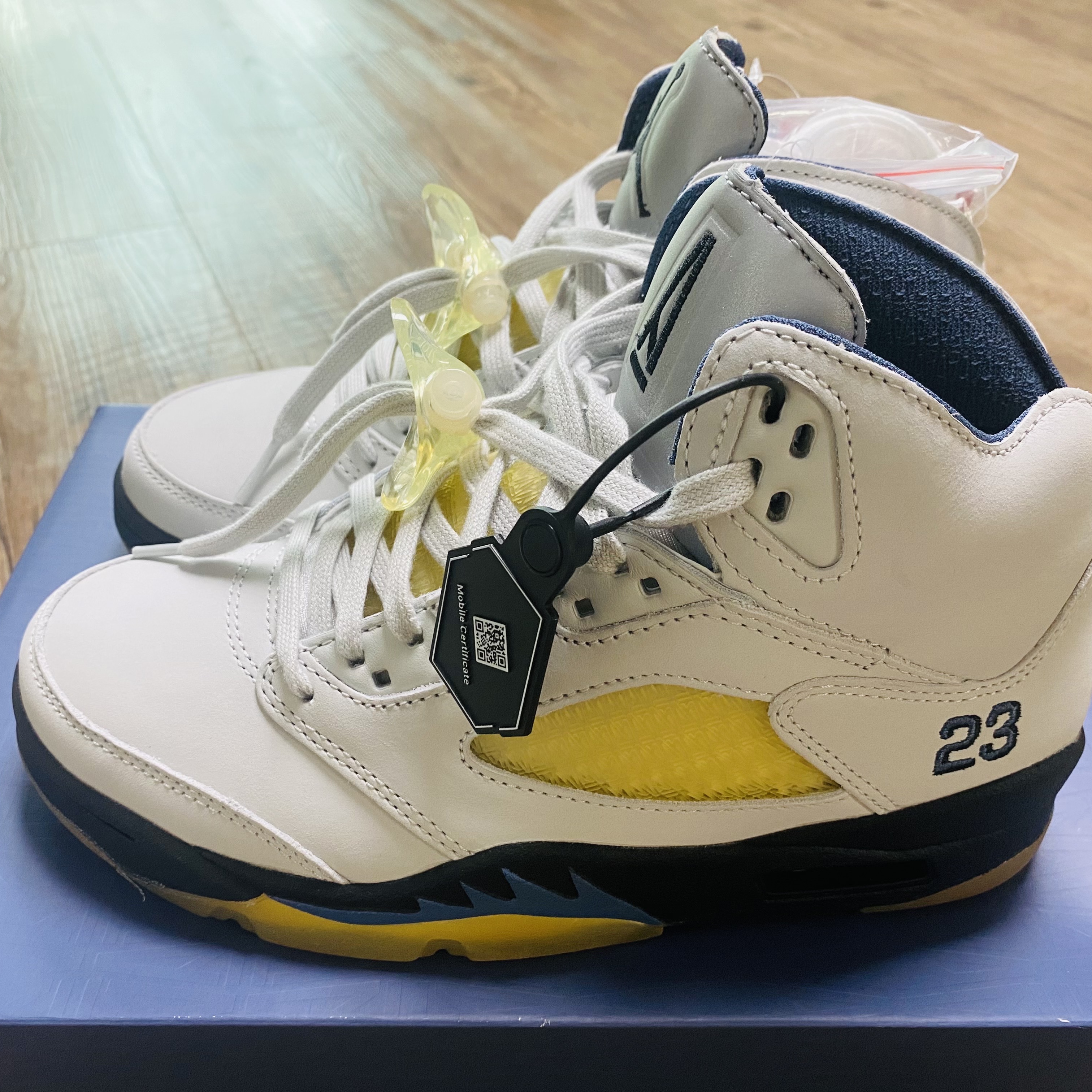 (W) Jordan 5 x A Ma Maniere Retro Dawn 착용 스타일 - 4