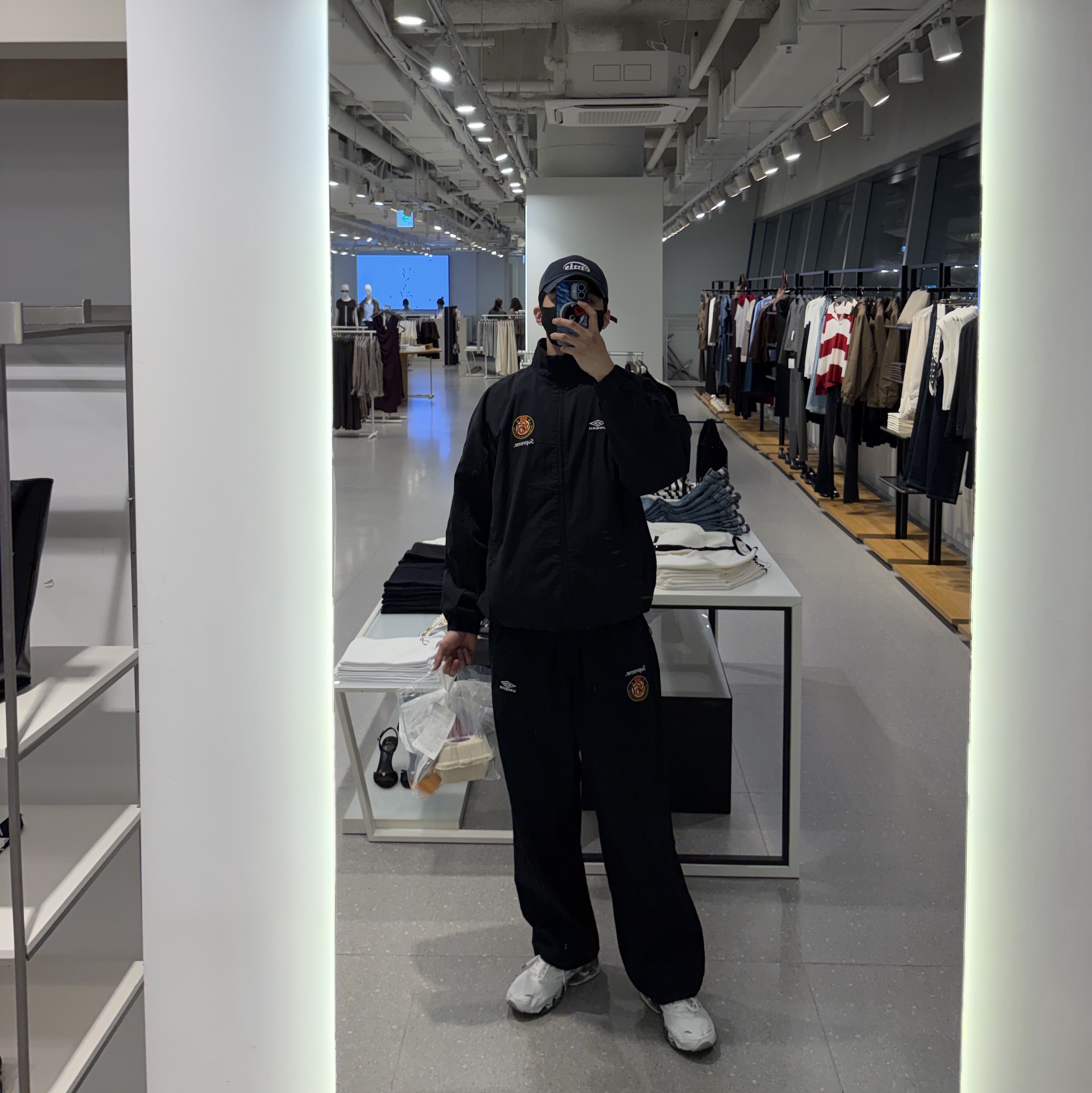 Supreme x Umbro Cotton Ripstop Track Jacket Black - 26SS, Supreme x Umbro Cotton Ripstop Track Pant Black - 26SS 착용 스타일