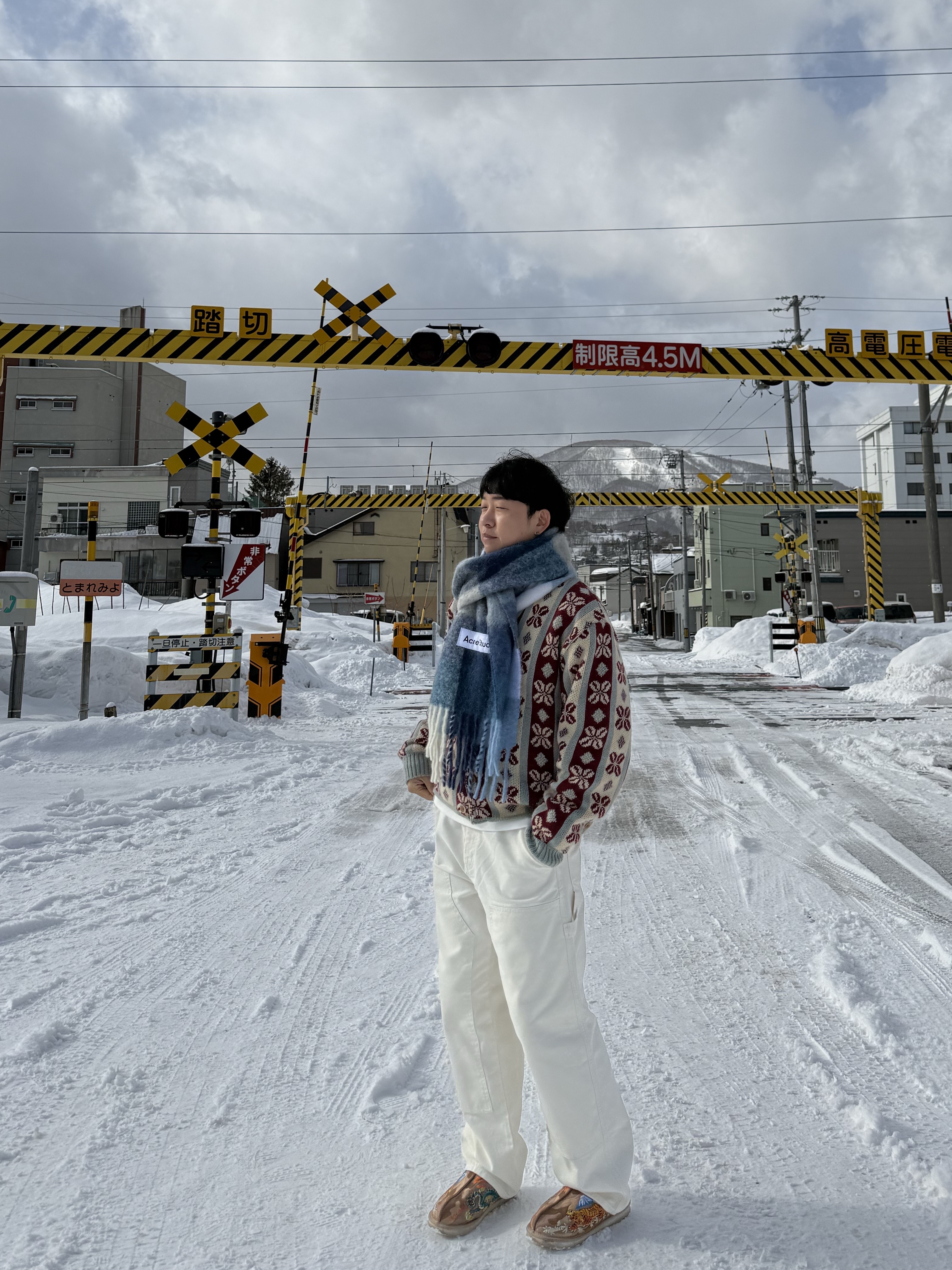 Stussy Canvas Work Pants Bone, Acne Studios Mohair Checked Muffler Indigo Grey Light Blue 착용 스타일