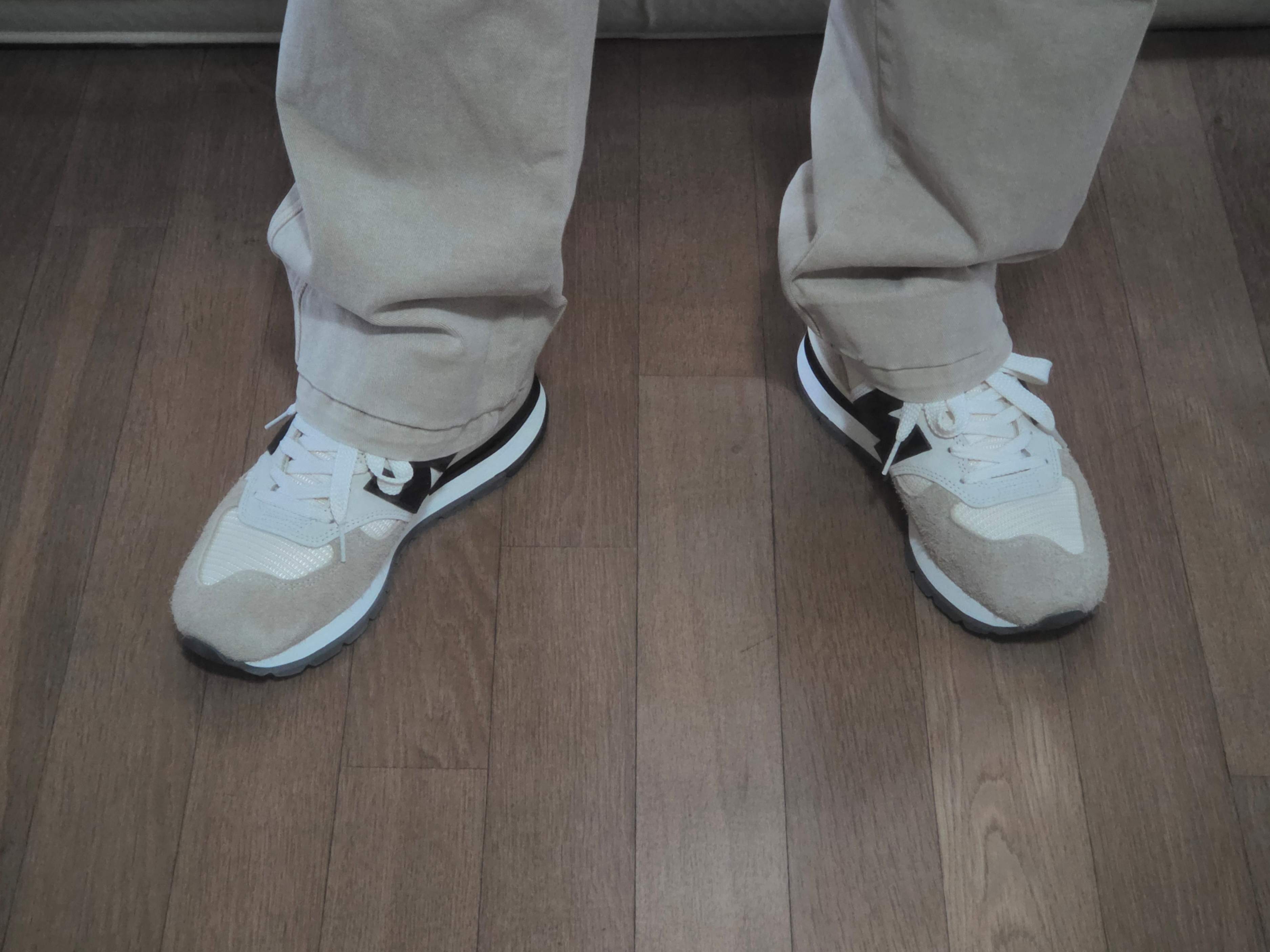 New Balance 990v1 Made in USA Incense Macadamia Nut, Stussy Worldwide Zip Hoodie Ash Heather 착용 스타일 - 1