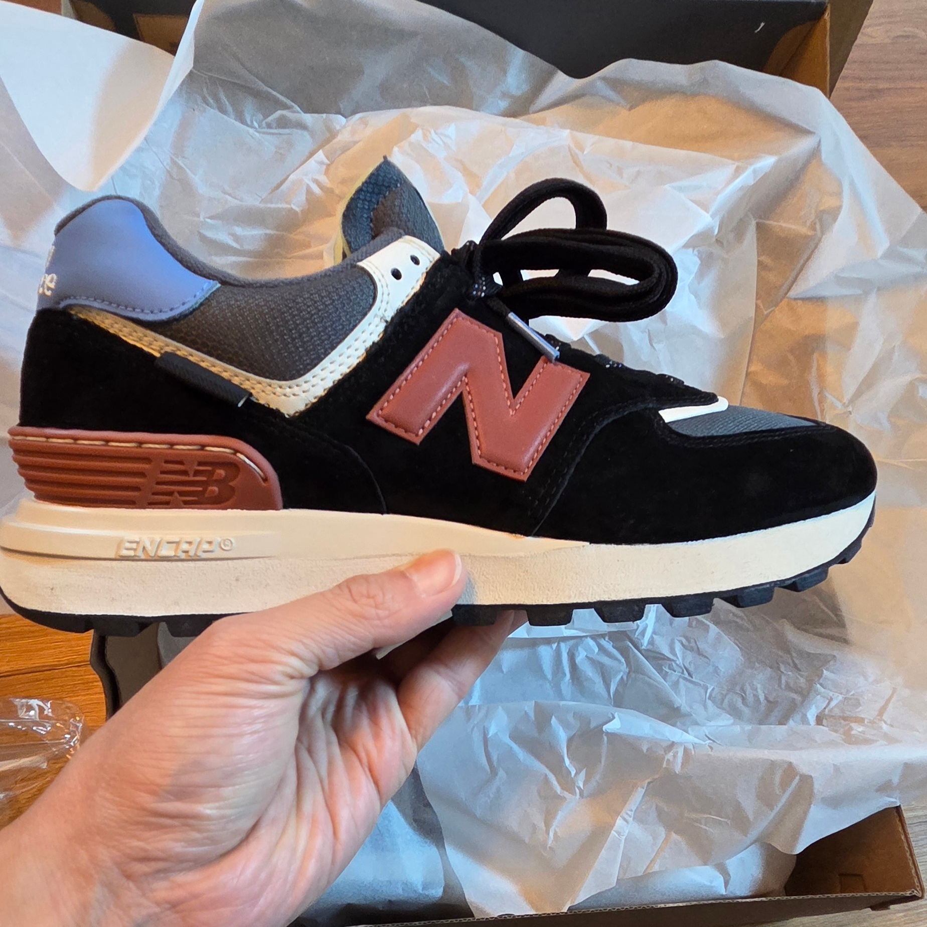 New Balance 574 Legacy Black 착용 스타일 - 1