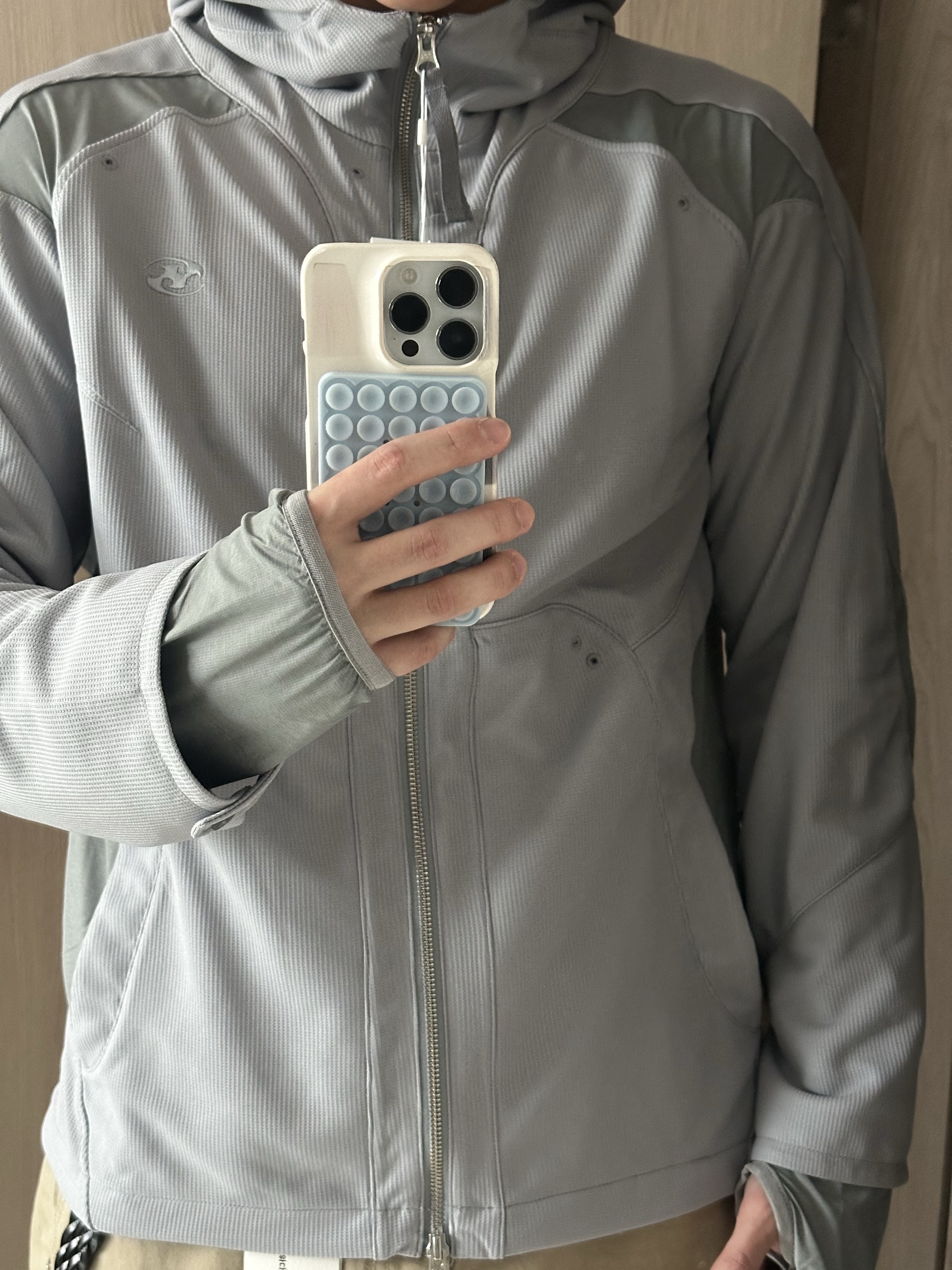 Sansan Gear Dual-Shade Jacket Grey_26SS 착용 스타일