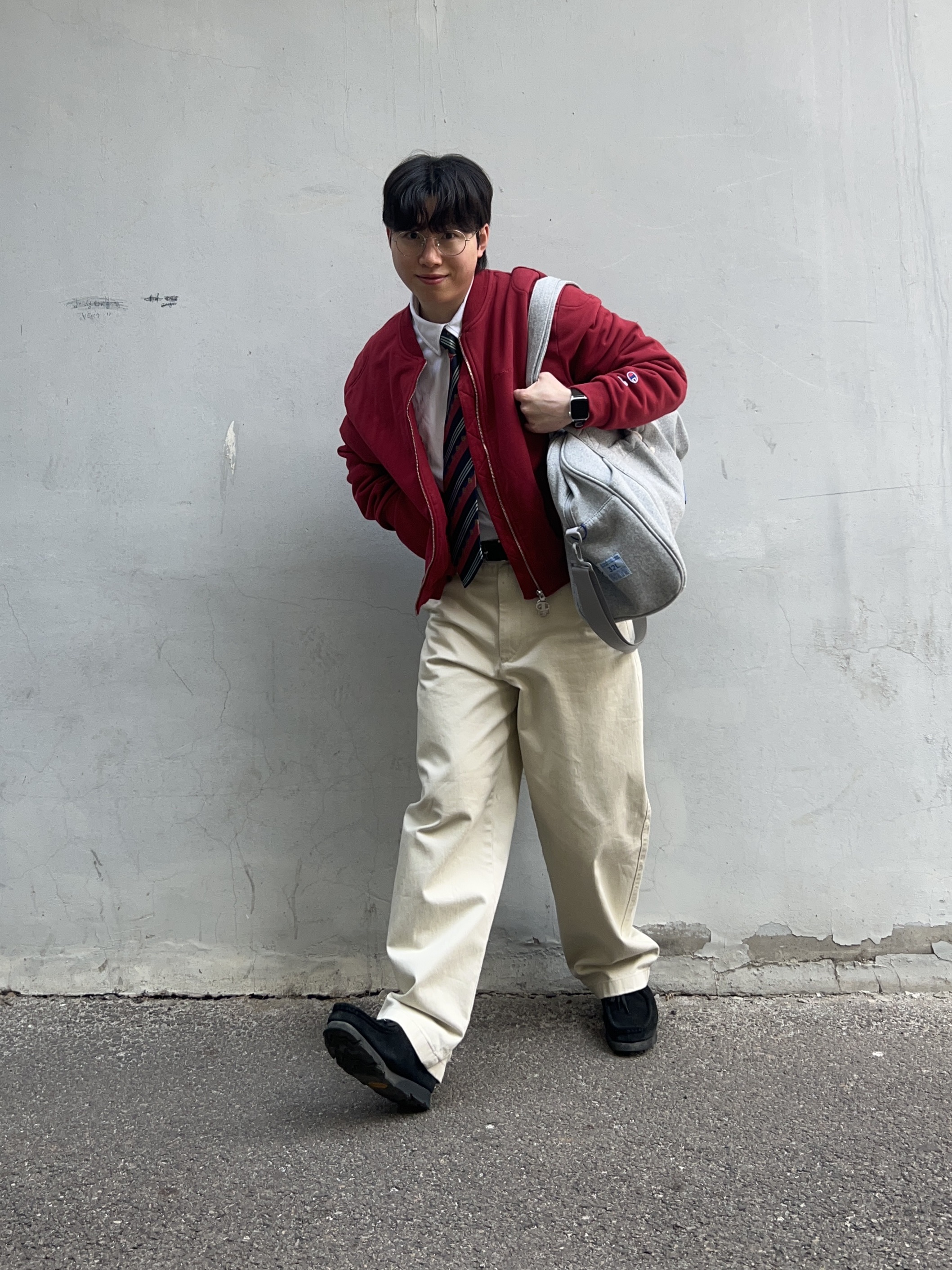 Clarks Wallabee Gtx Suede Black, Zara x Champion Padded Bomber Jacket Red 착용 스타일 - 1