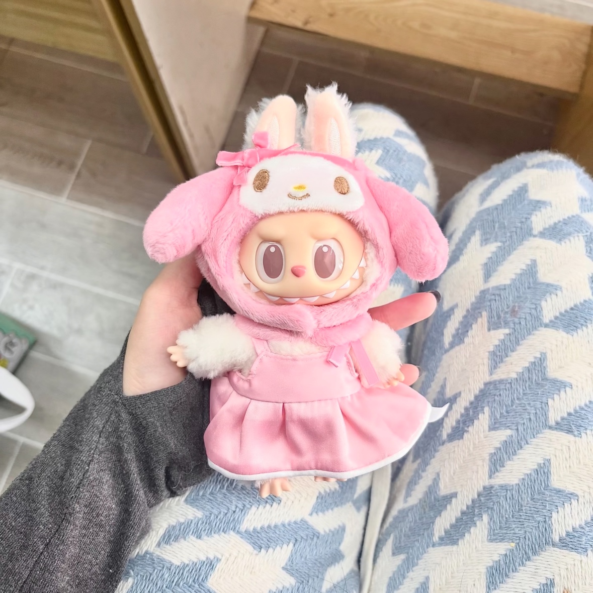 Pop Mart Labubu The Monsters x Hello Kitty And Friends Series Plush Pendant My Melody (Opened Case) 착용 스타일