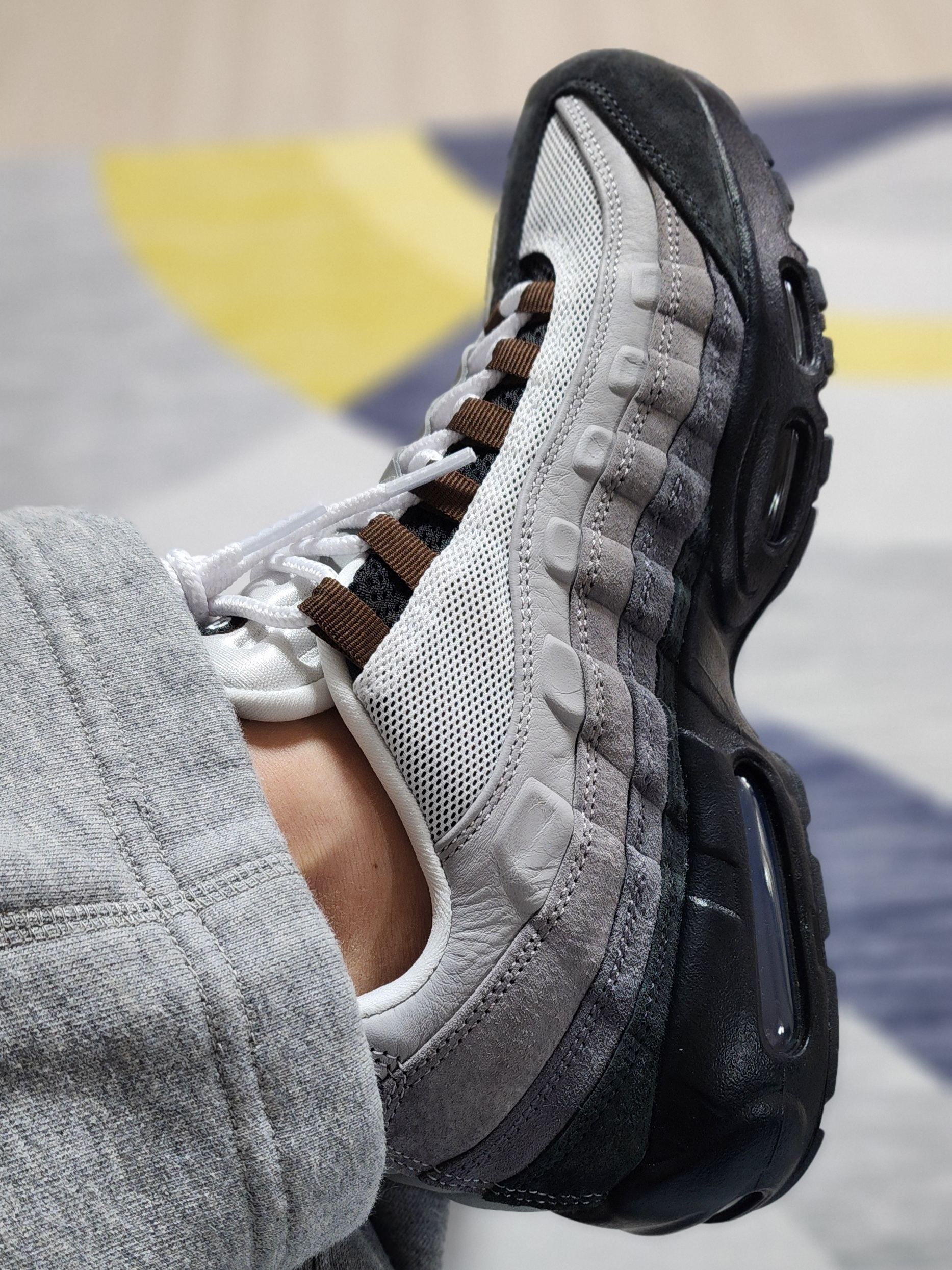 Nike SB Air Max 95 Black and Anthracite 착용 스타일