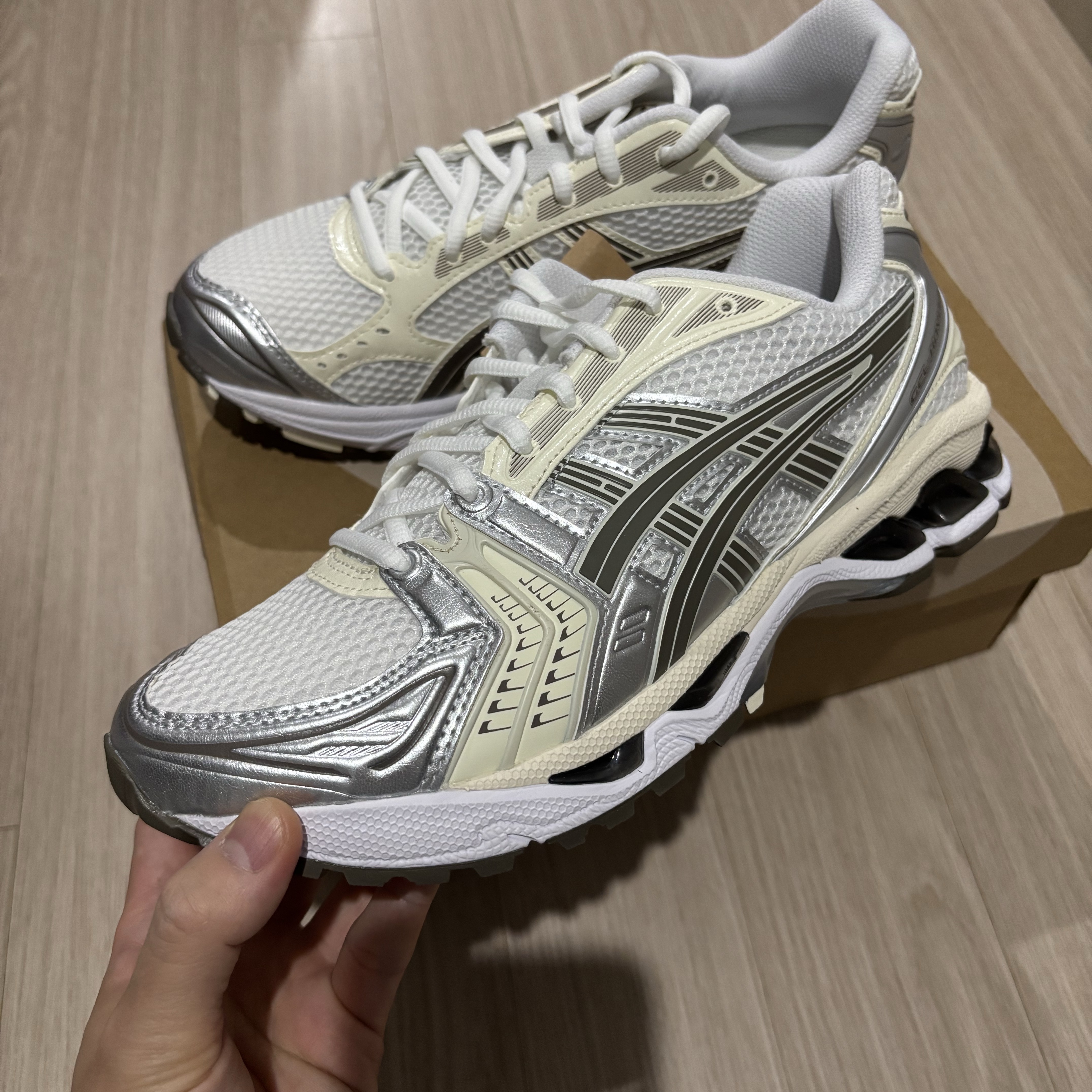Asics Gel-Kayano 14 White Ivory 착용 스타일 - 3