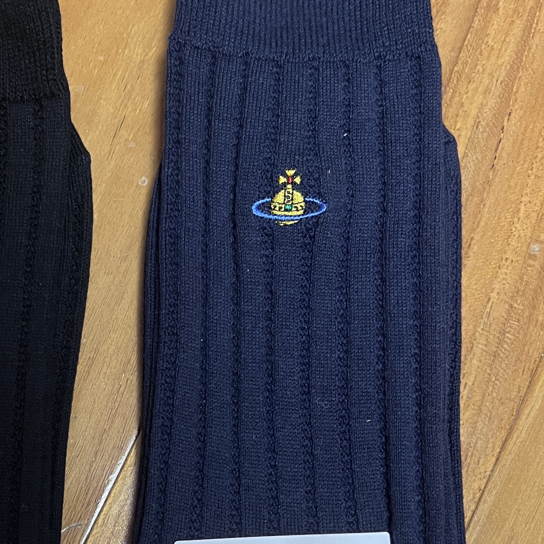 (W) Vivienne Westwood One Point Orb Rib Crew Socks Navy 착용 스타일