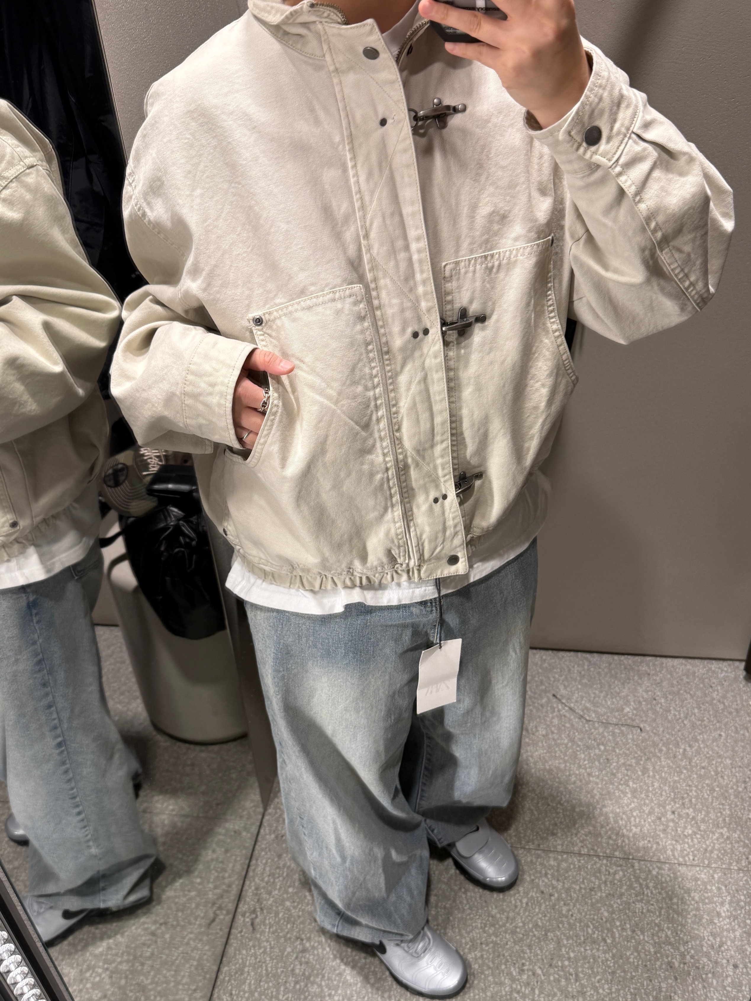 Nike Air Max Plus TNPO Wolf Grey and Black 착용 스타일 - 1