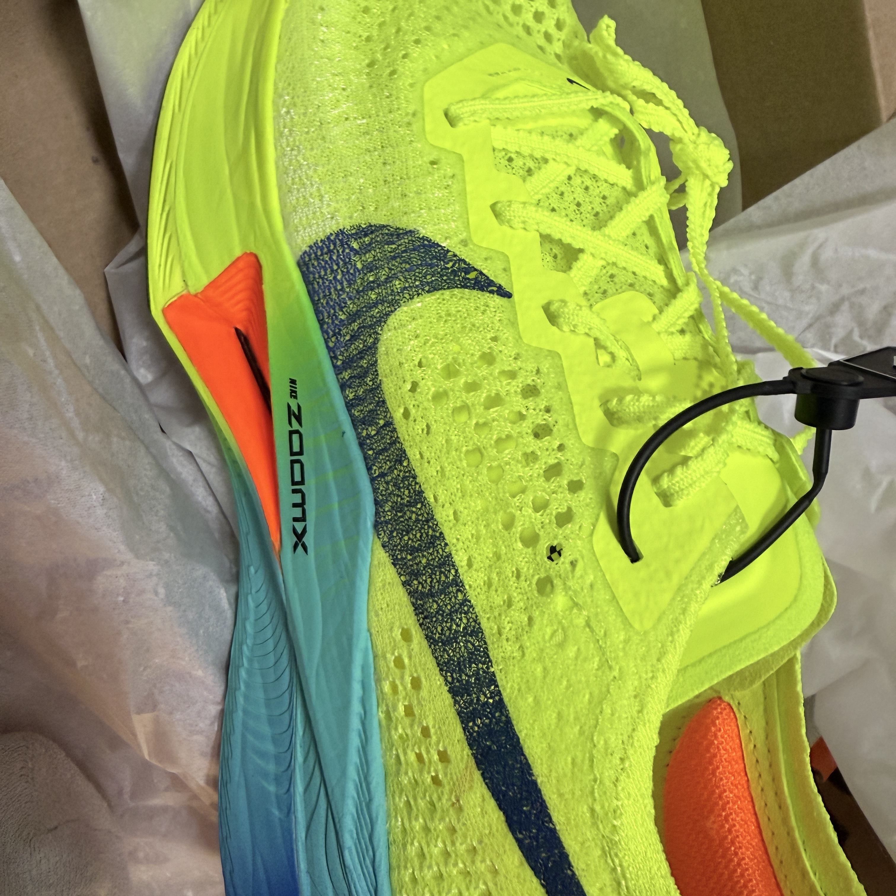 Nike ZoomX Vaporfly Next% 3 Volt Scream Green 착용 스타일 - 1