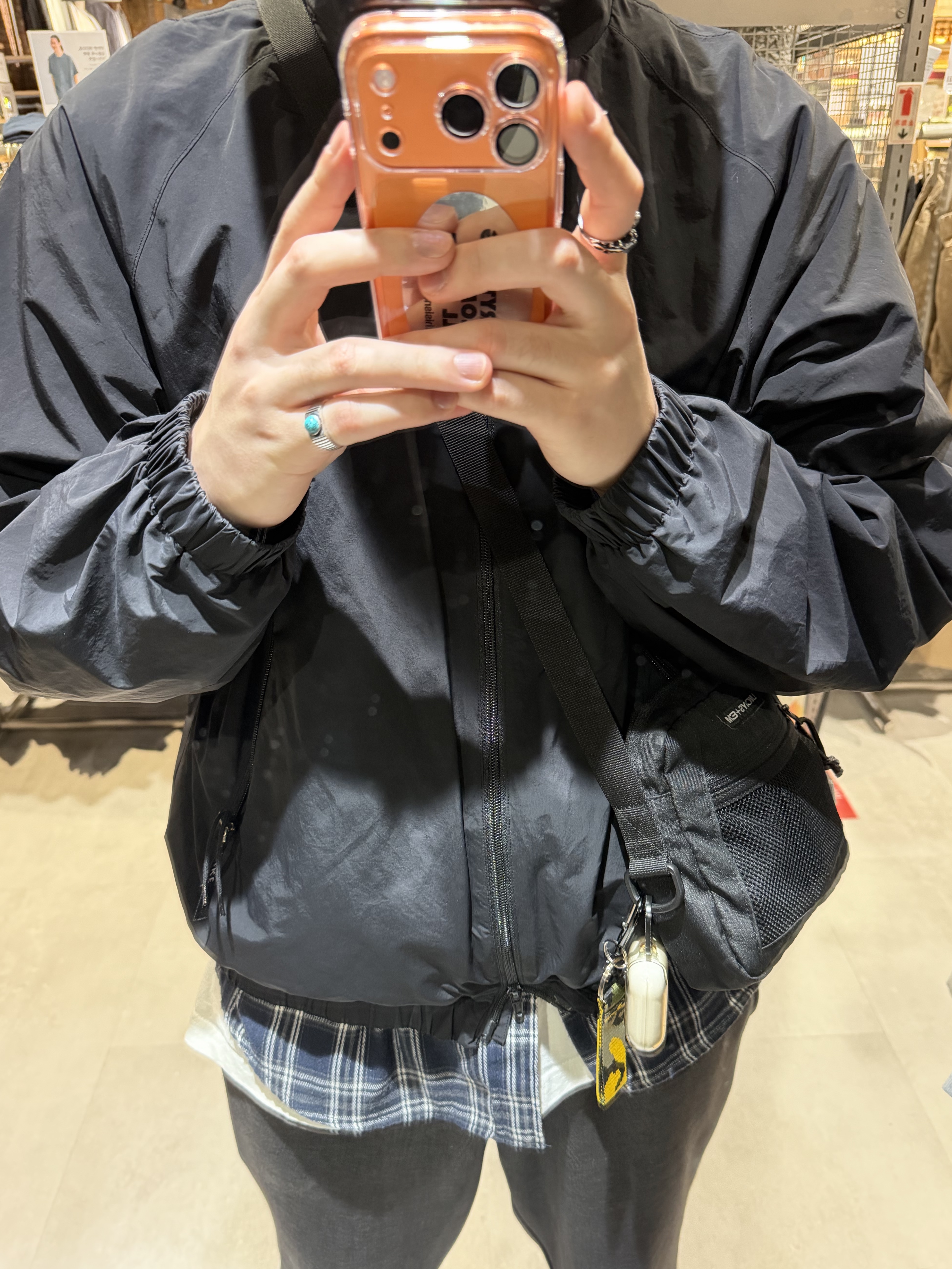 Apple iPhone 17 Pro 256GB Cosmic Orange, Supreme Webbing Keychain Yellow Camo - 23SS 착용 스타일