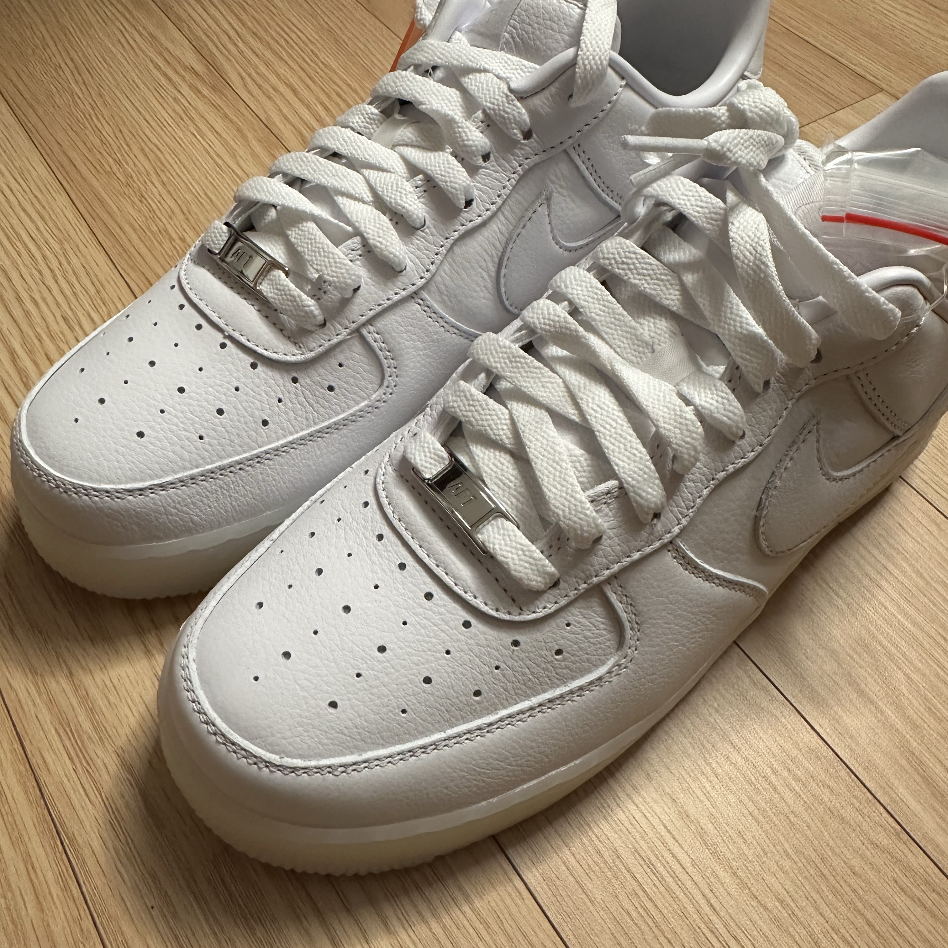 Nike x Drake Nocta Air Force 1 Low SP Certified Lover Boy White Cobalt Tint 착용 스타일