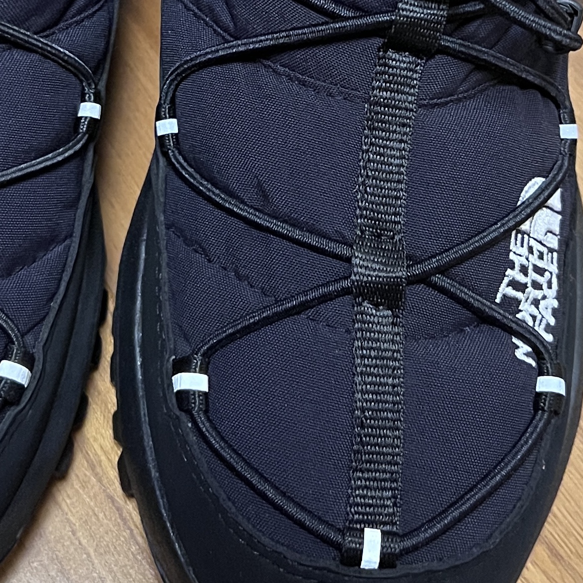 The North Face Borealis Bootie Black 착용 스타일