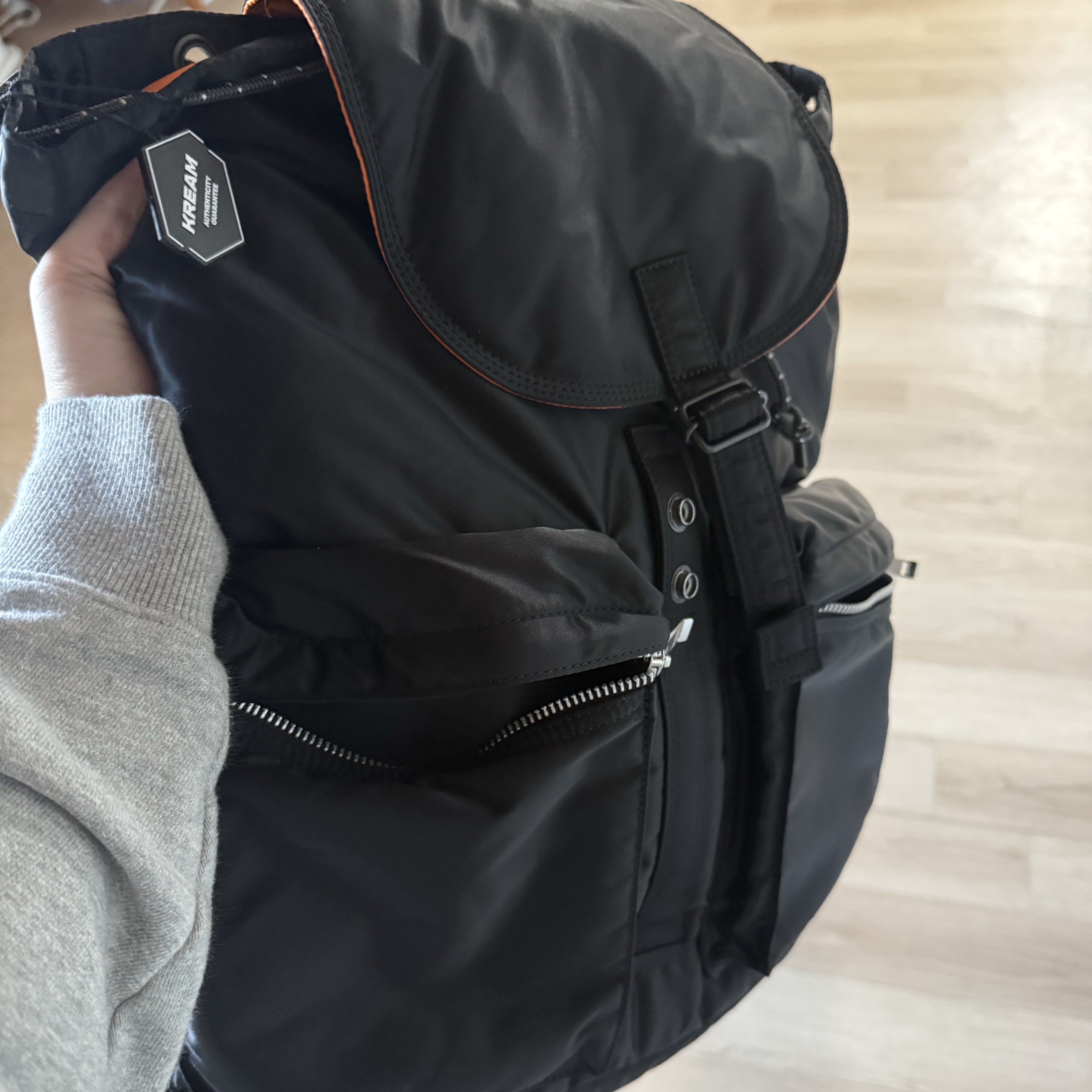 Porter All New Tanker Rucksack Black 착용 스타일