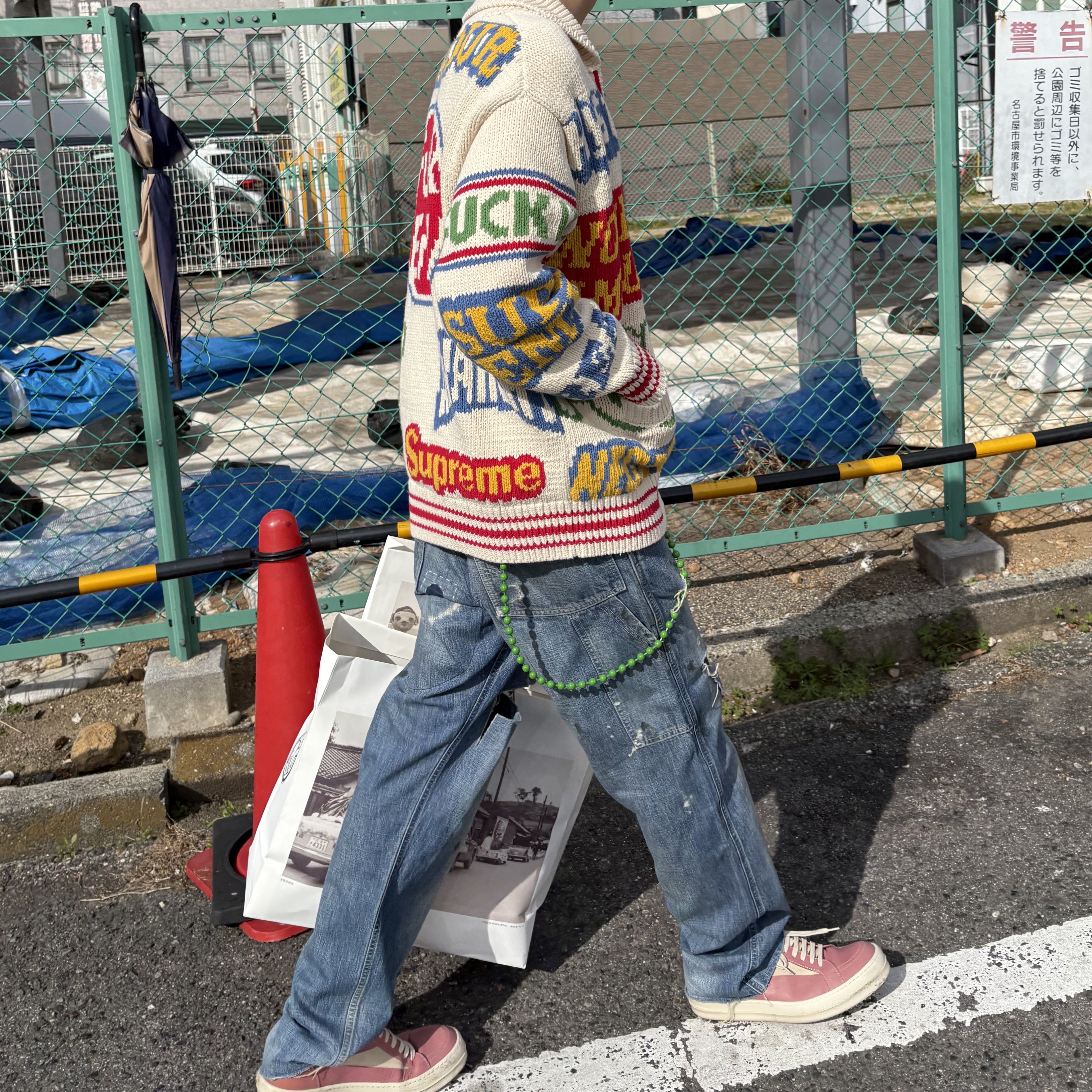 Rick Owens Vintage Sneakers Thulian Milk, Saint Mxxxxxx Painter Denim Pants Blue - 24SS 착용 스타일 - 3
