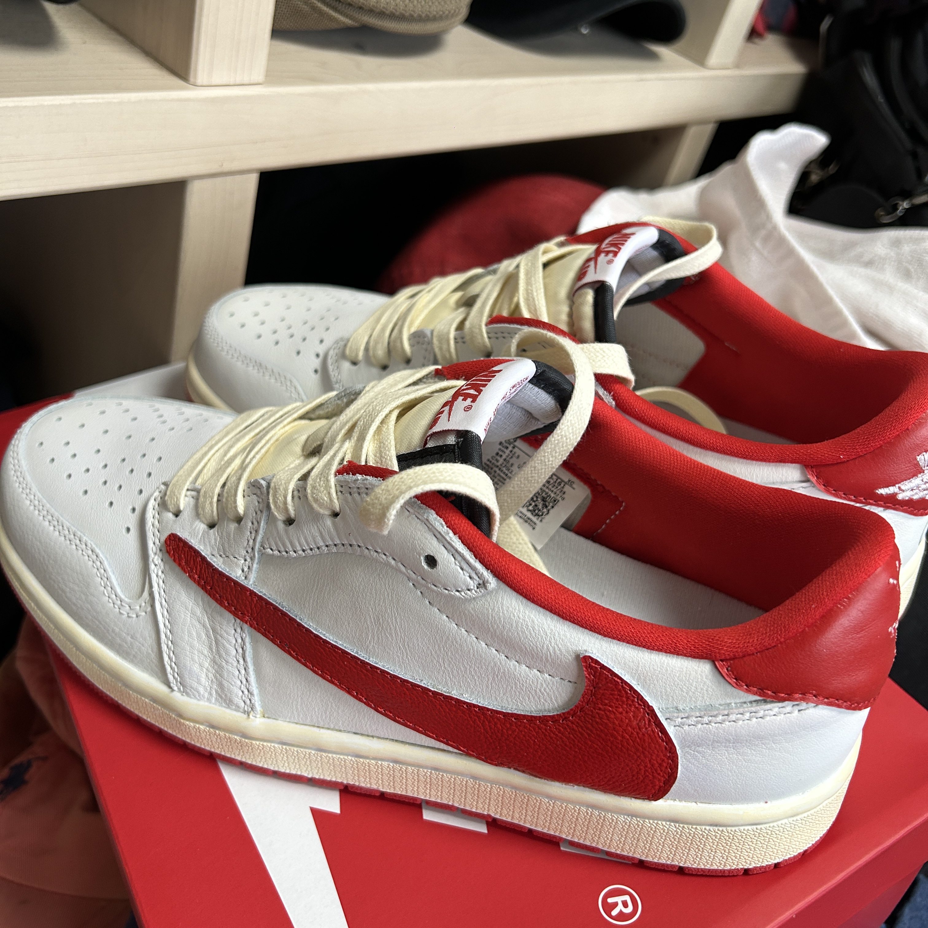 Jordan 1 Retro Low OG University Red 착용 스타일 - 1