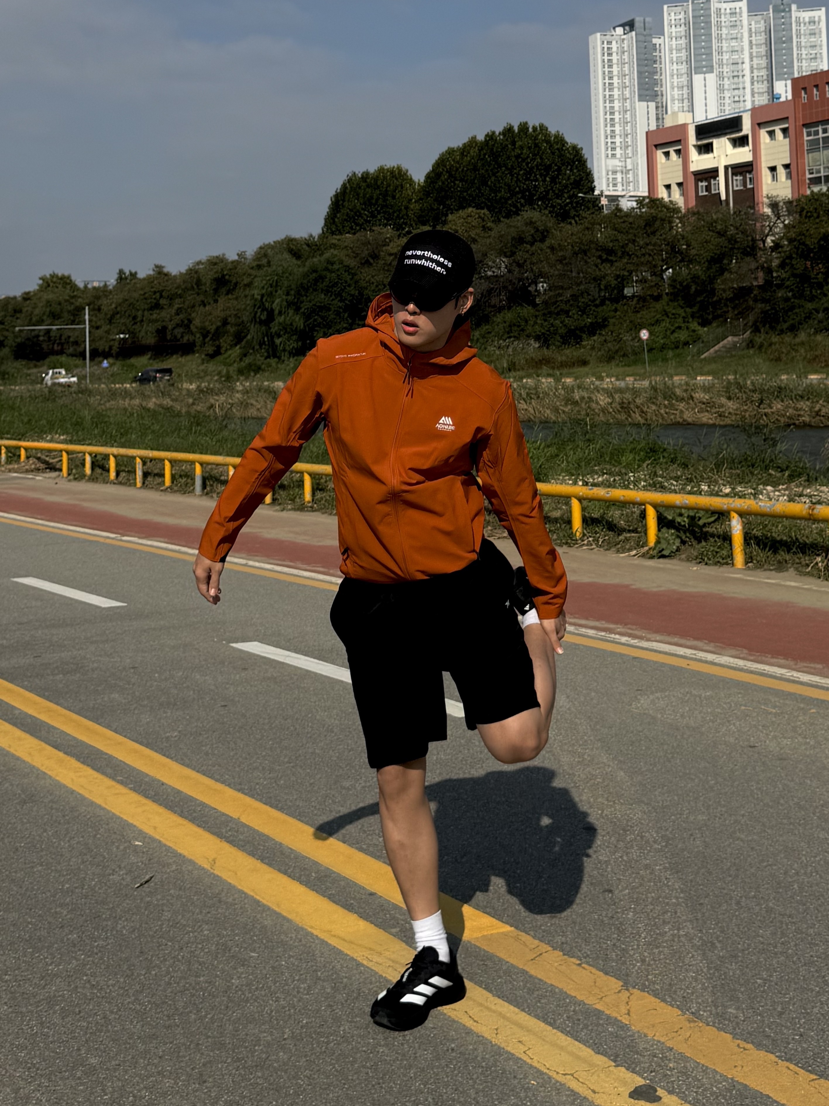[KREAM 단독] runwhither Mesh Cap Black, Adidas Adizero EVO SL Core Black Cloud White 착용 스타일 - 2