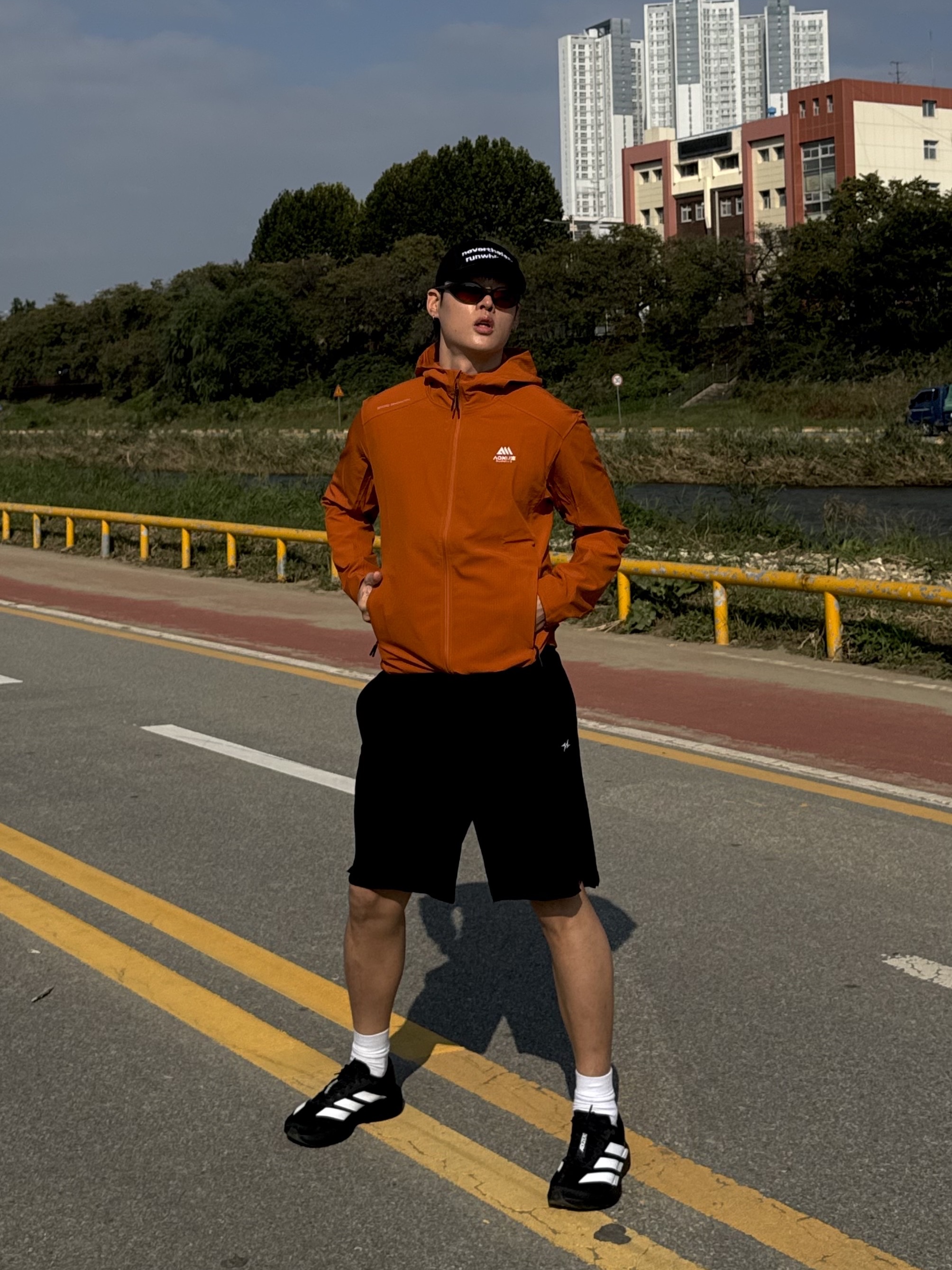 [KREAM 단독] runwhither Mesh Cap Black, Adidas Adizero EVO SL Core Black Cloud White 착용 스타일 - 3