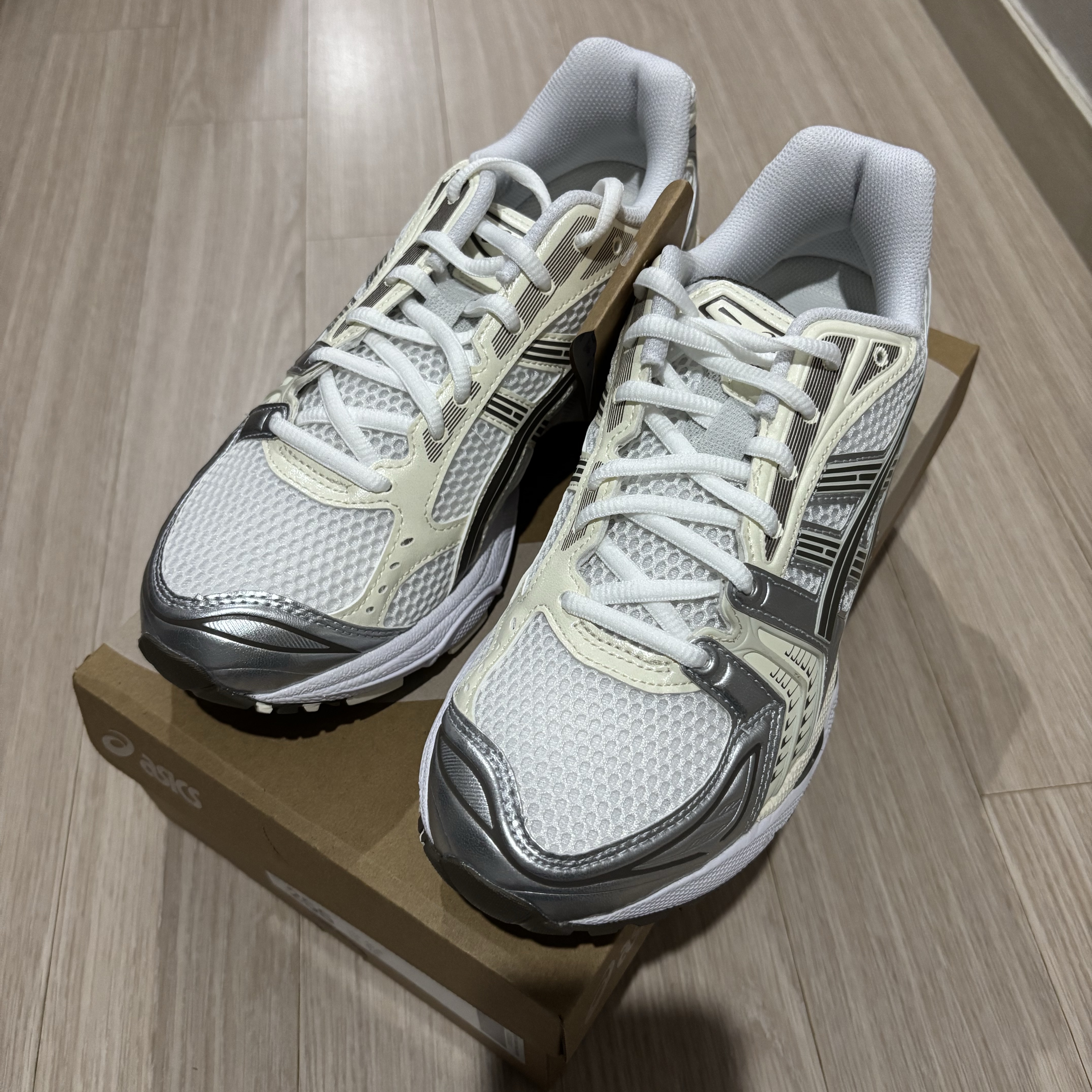 Asics Gel-Kayano 14 White Ivory 착용 스타일 - 1