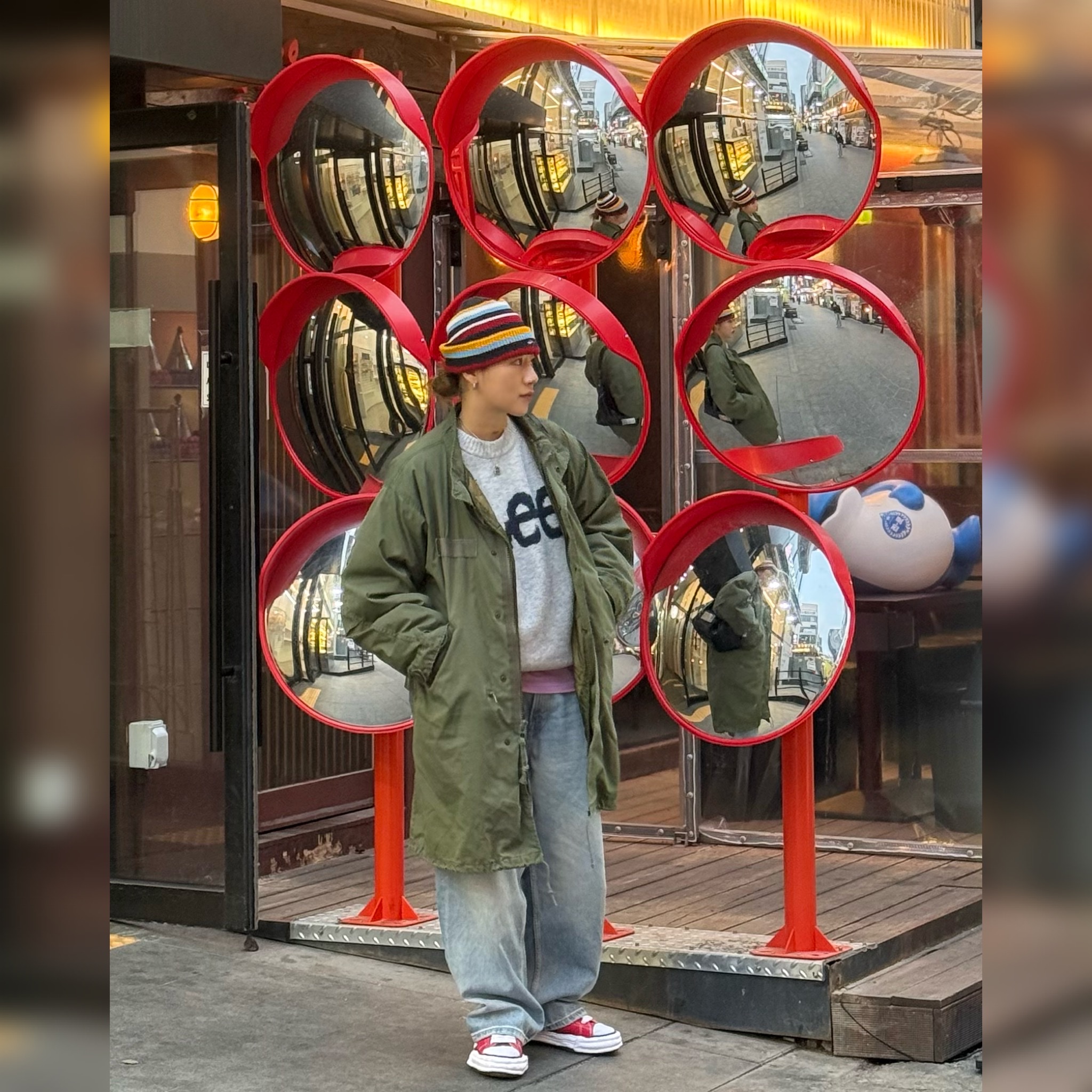 Matin Kim Side Zipper Shoulder Bag in Black, Maison Mihara Yasuhiro Peterson OG Sole Canvas Low Sneakers Red 착용 스타일