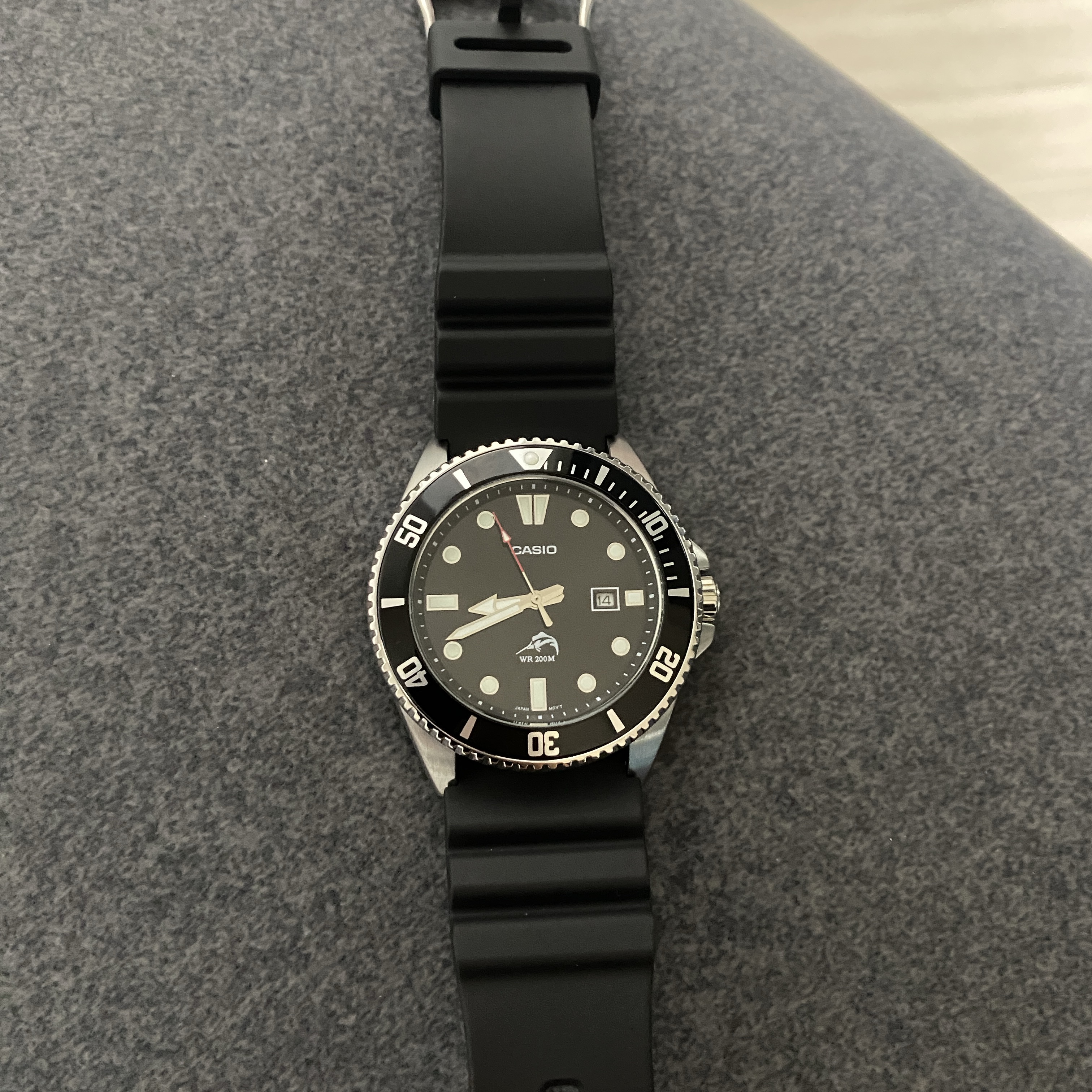 Casio MDV-106-1A 착용 스타일