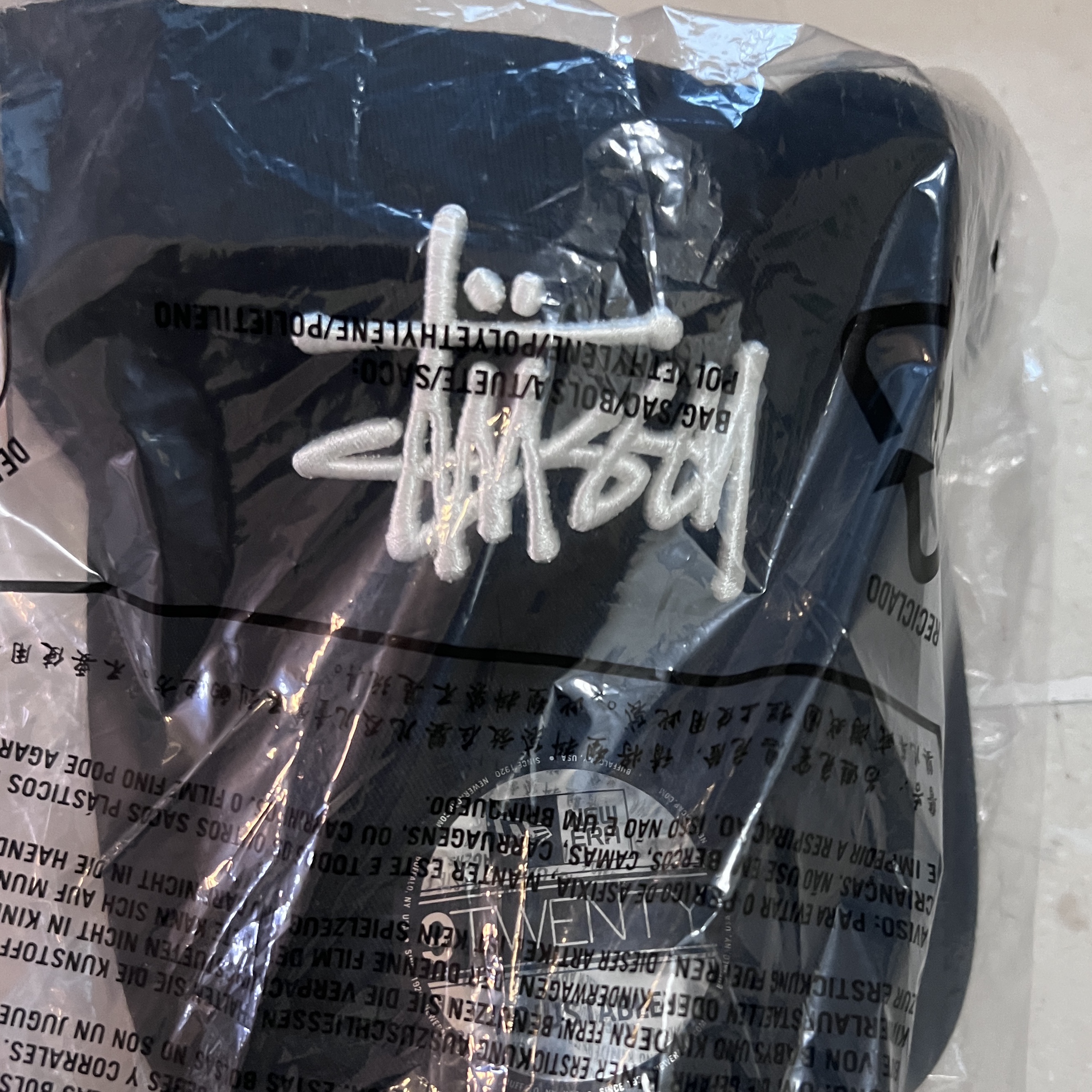 Stussy Basic New Era 9Twenty Basic Strapback Black 착용 스타일