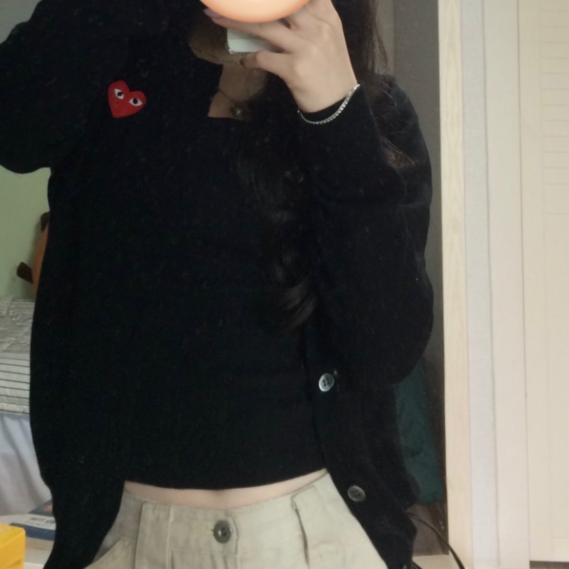 Play Comme des Garcons Red Heart Knit Cardigan Black 착용 스타일