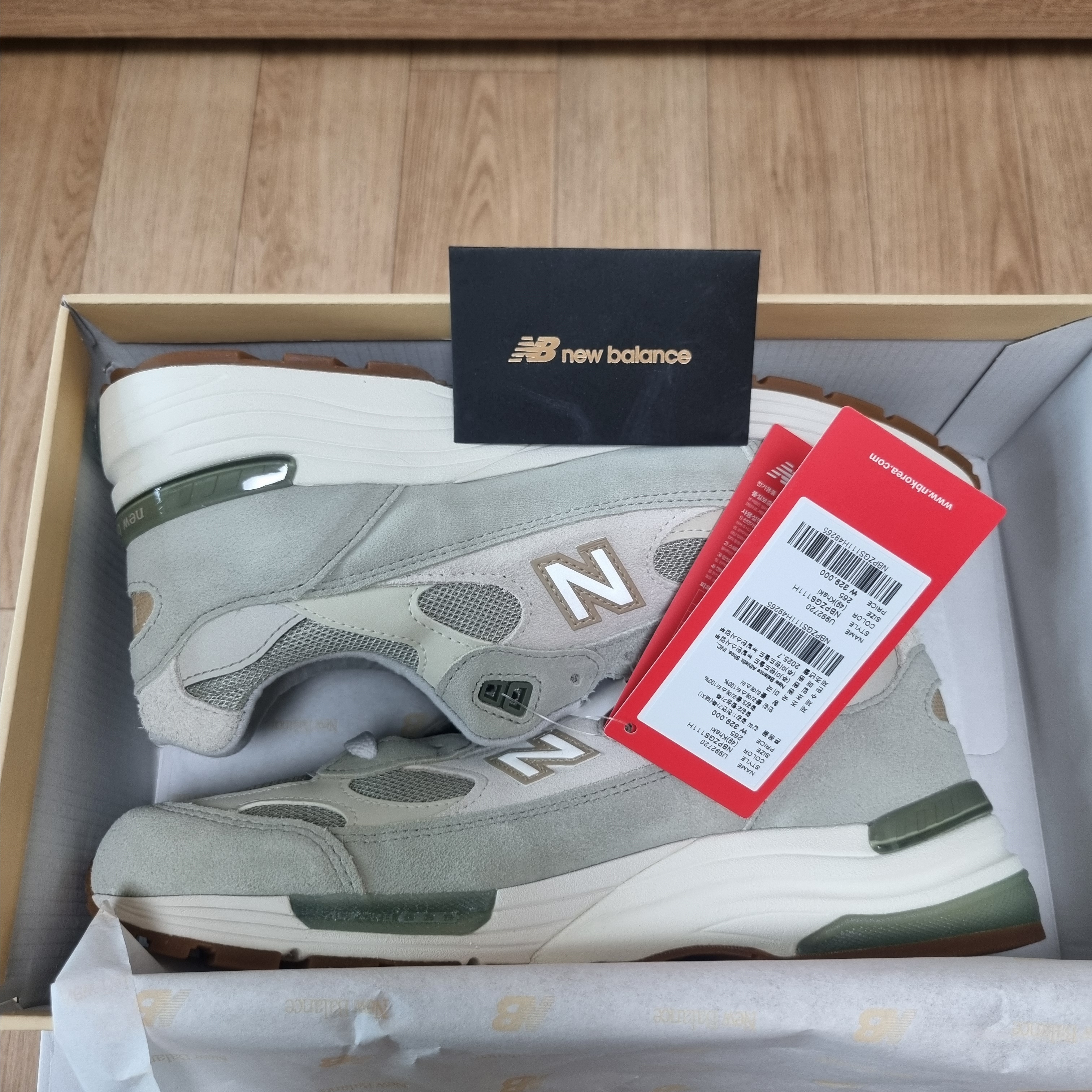 New Balance x Teddy Santis 992 Made in USA Olivine Incense 착용 스타일 - 4