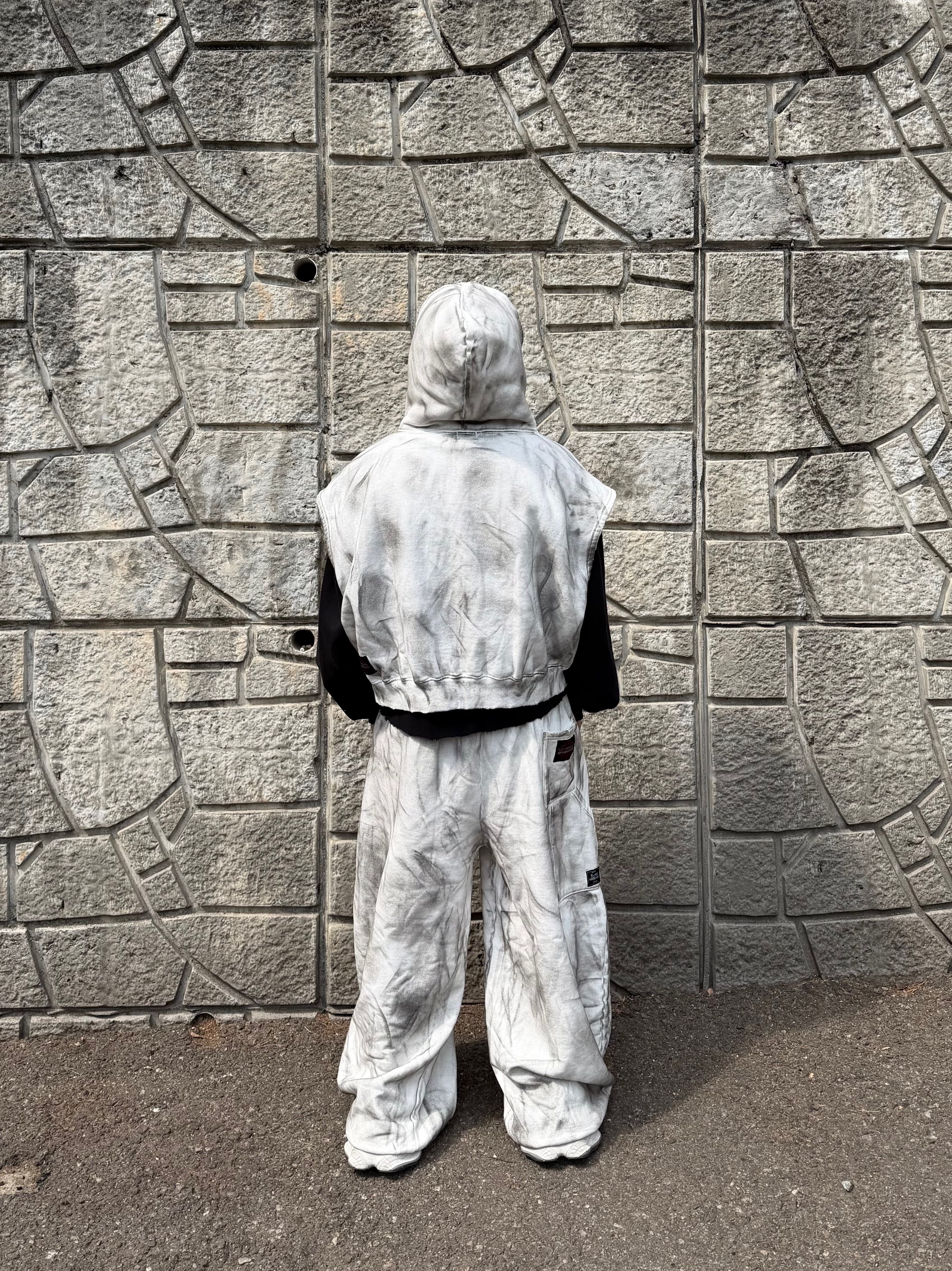 Balenciaga Cargo Sneakers White Grey 착용 스타일 - 5