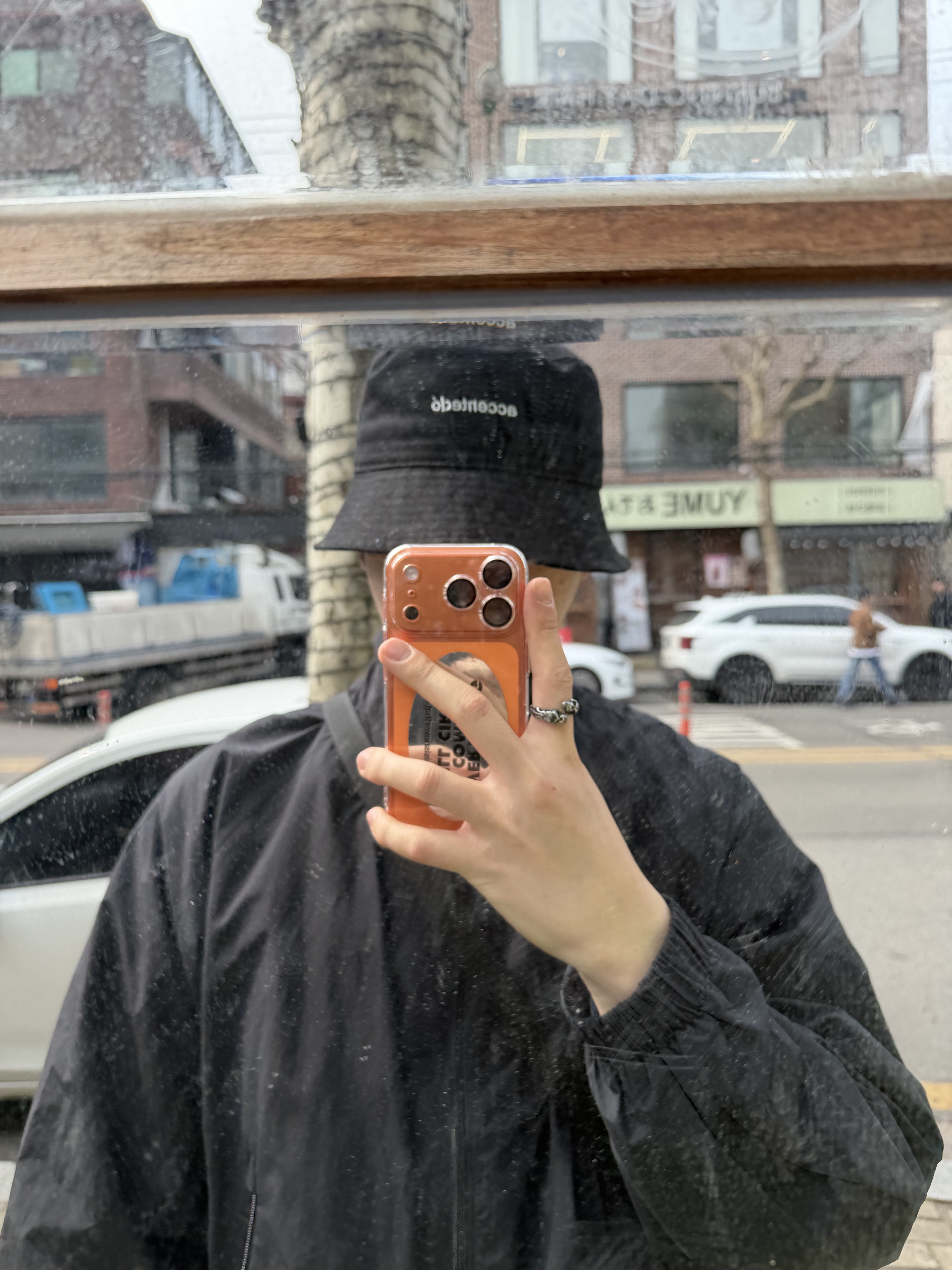 Supreme Webbing Keychain Yellow Camo - 23SS, Casetify x IAB Studio Single White Logo AirPods Pro Case Clear 착용 스타일 - 8