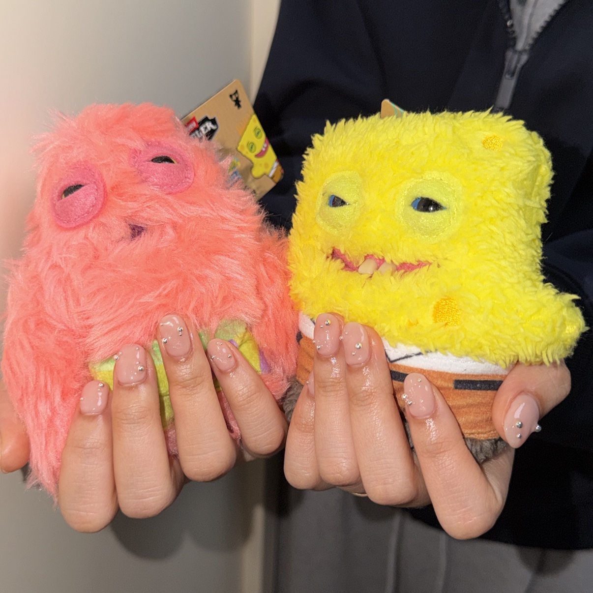 Fuggler x SpongeBob Patrick Star Keyring Pink, Fuggler x SpongeBob Keyring Yellow 착용 스타일