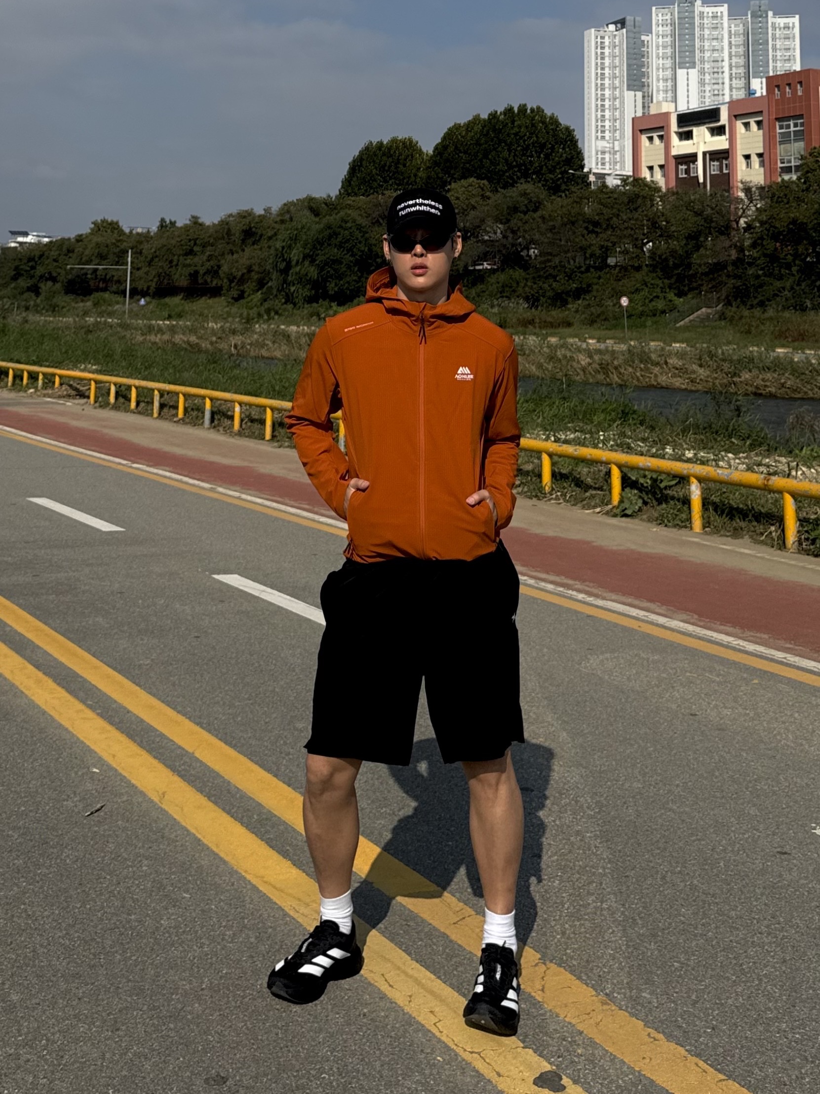 [KREAM 단독] runwhither Mesh Cap Black, Adidas Adizero EVO SL Core Black Cloud White 착용 스타일 - 1