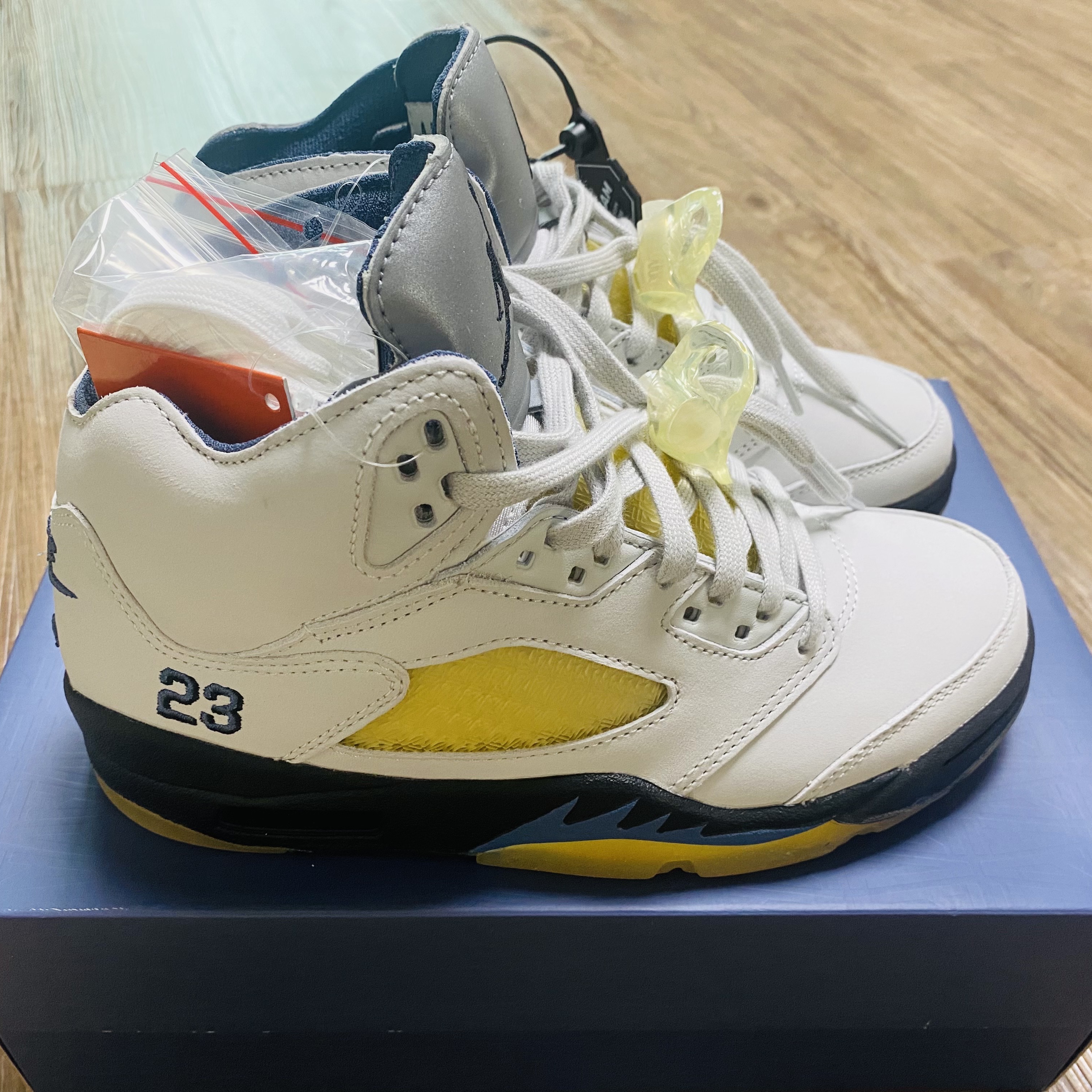 (W) Jordan 5 x A Ma Maniere Retro Dawn 착용 스타일 - 1