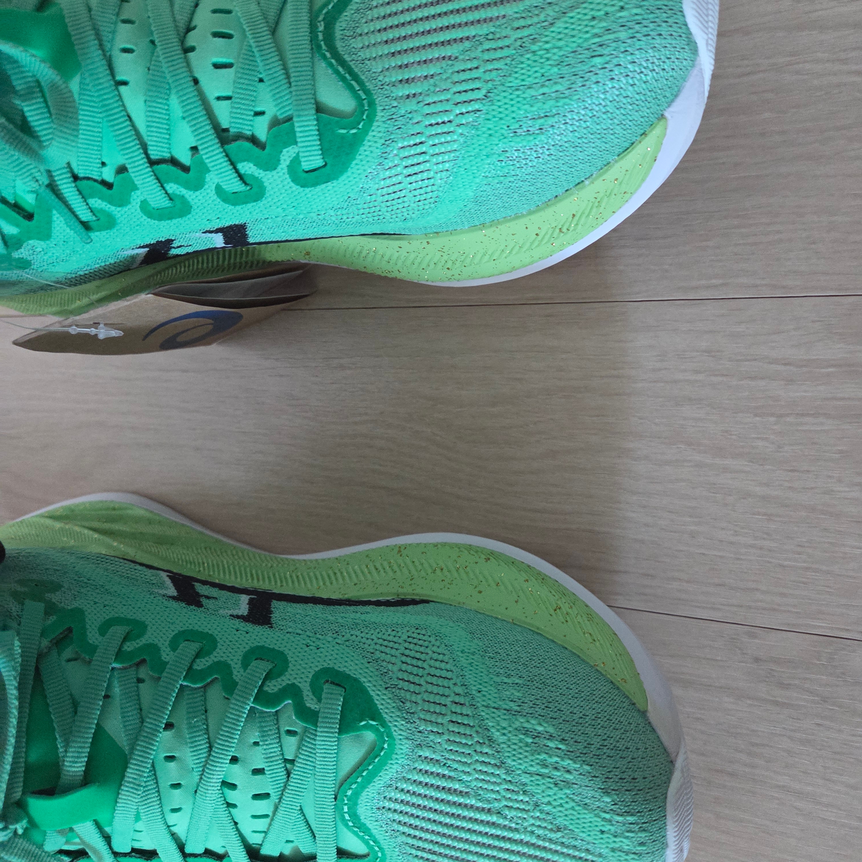 Asics Superblast 2 Ekiden Vital Green Black 착용 스타일