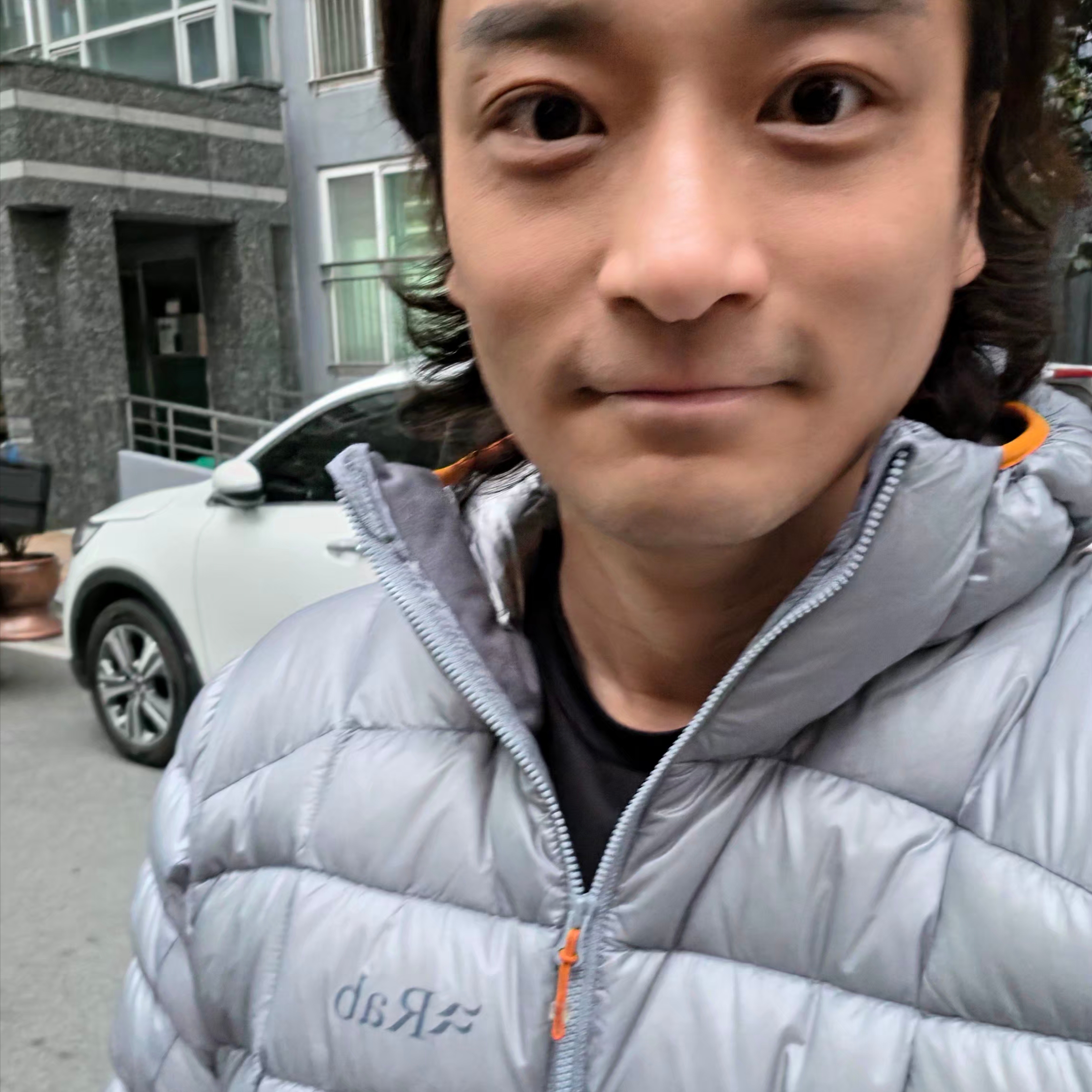 Rab Mythic G Down Jacket Cloud 착용 스타일 - 1