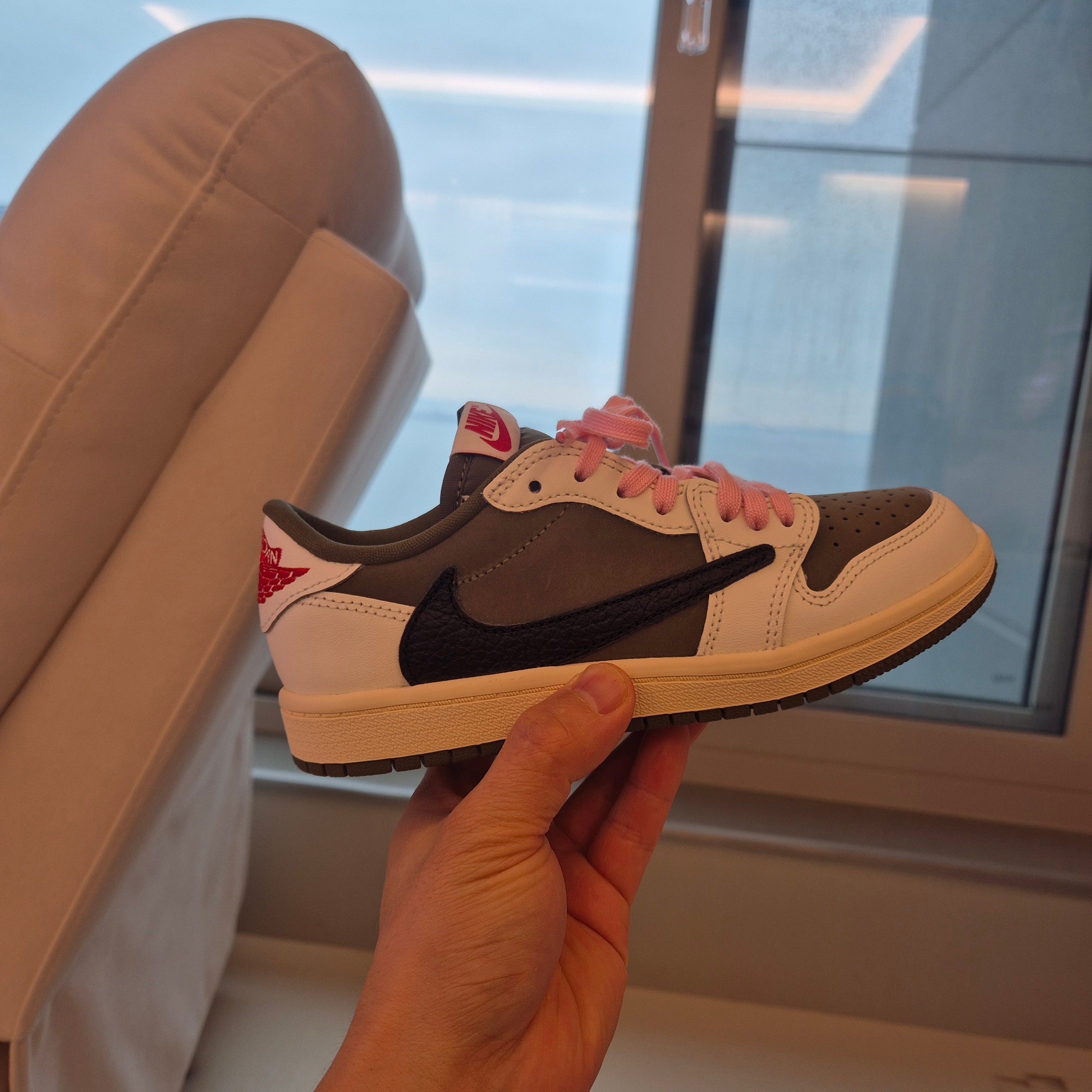 (PS) Jordan 1 x Travis Scott Retro Low OG SP Reverse Olive 착용 스타일 - 3