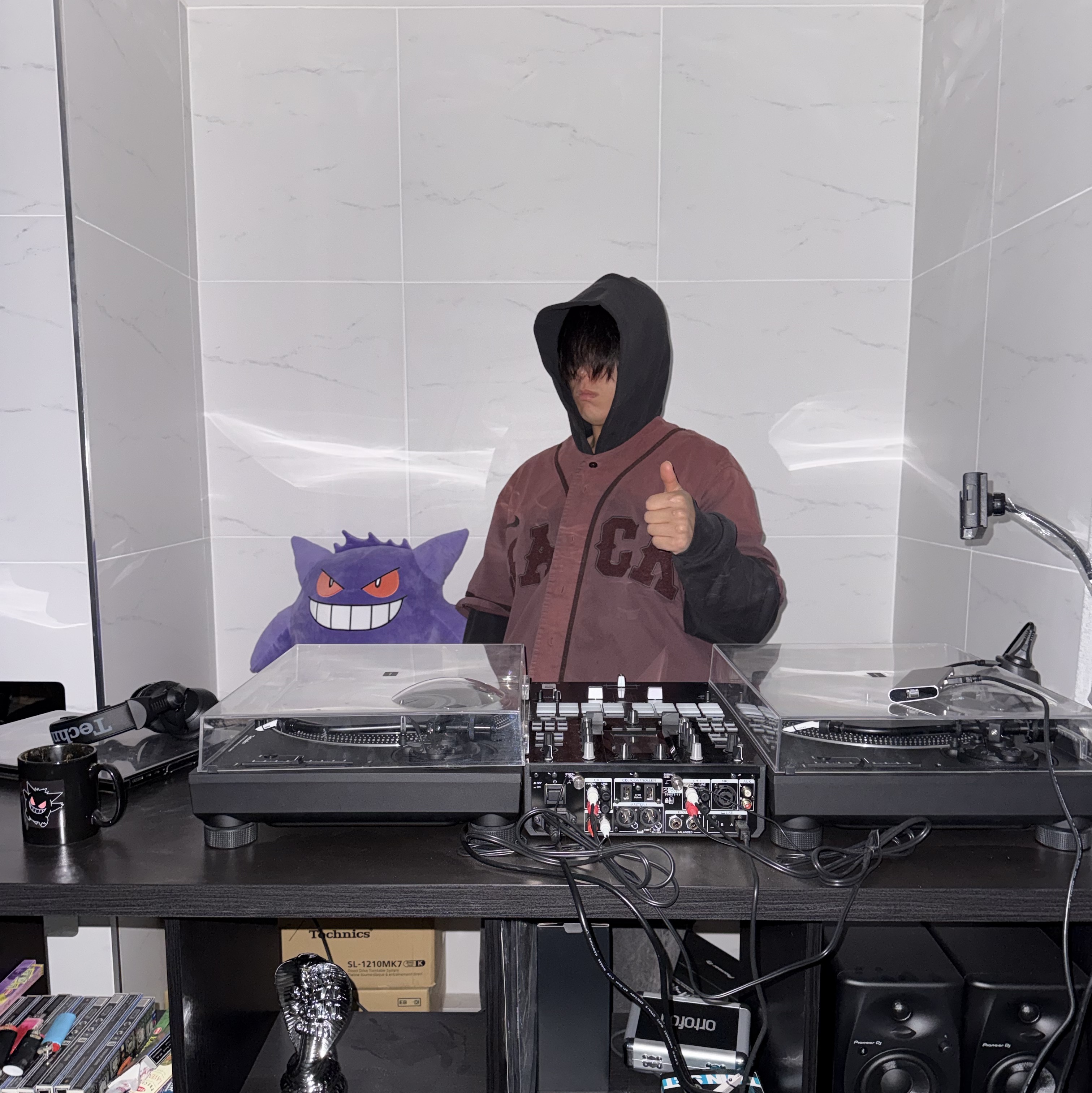 Travis Scott Cactus Jack x Fragment x Nike Tokyo Jack Retro Baseball Jersey Brown, Travis Scott Cactus Jack x Murakami Takashi Hollow Hoodie Black 착용 스타일 - 2