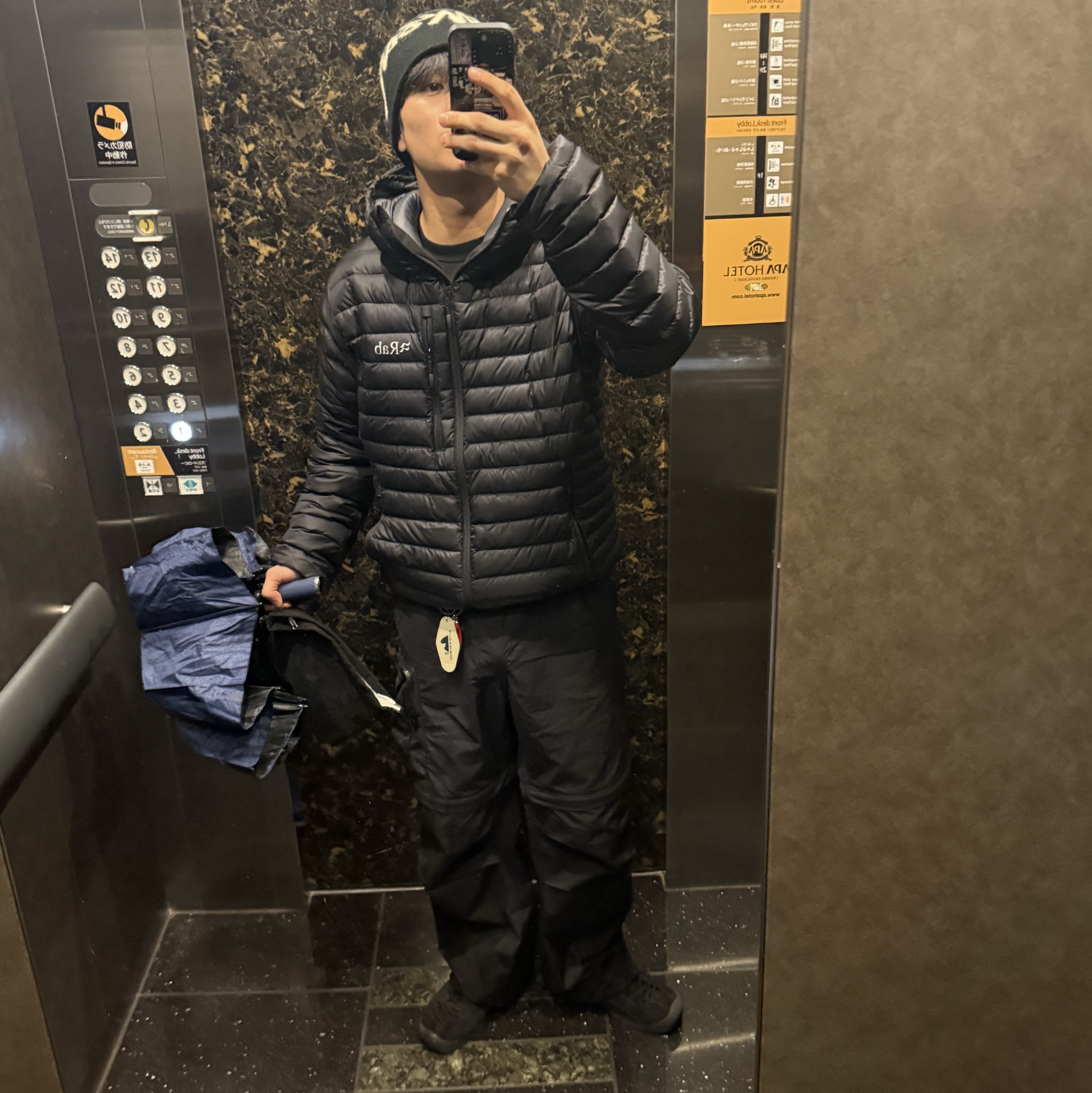 Rab Microlight Alpine Jacket Black, Stussy Brushed Out Stock Skullcap Beanie Black 착용 스타일