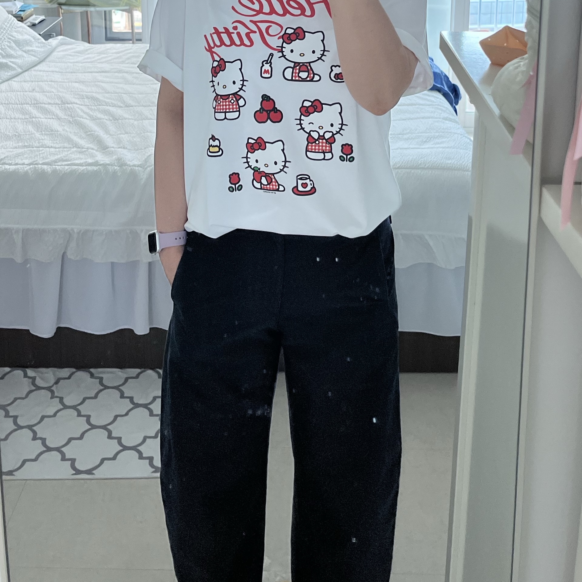 Spao x Hello Kitty Short Sleeve T-Shirt Red 착용 스타일