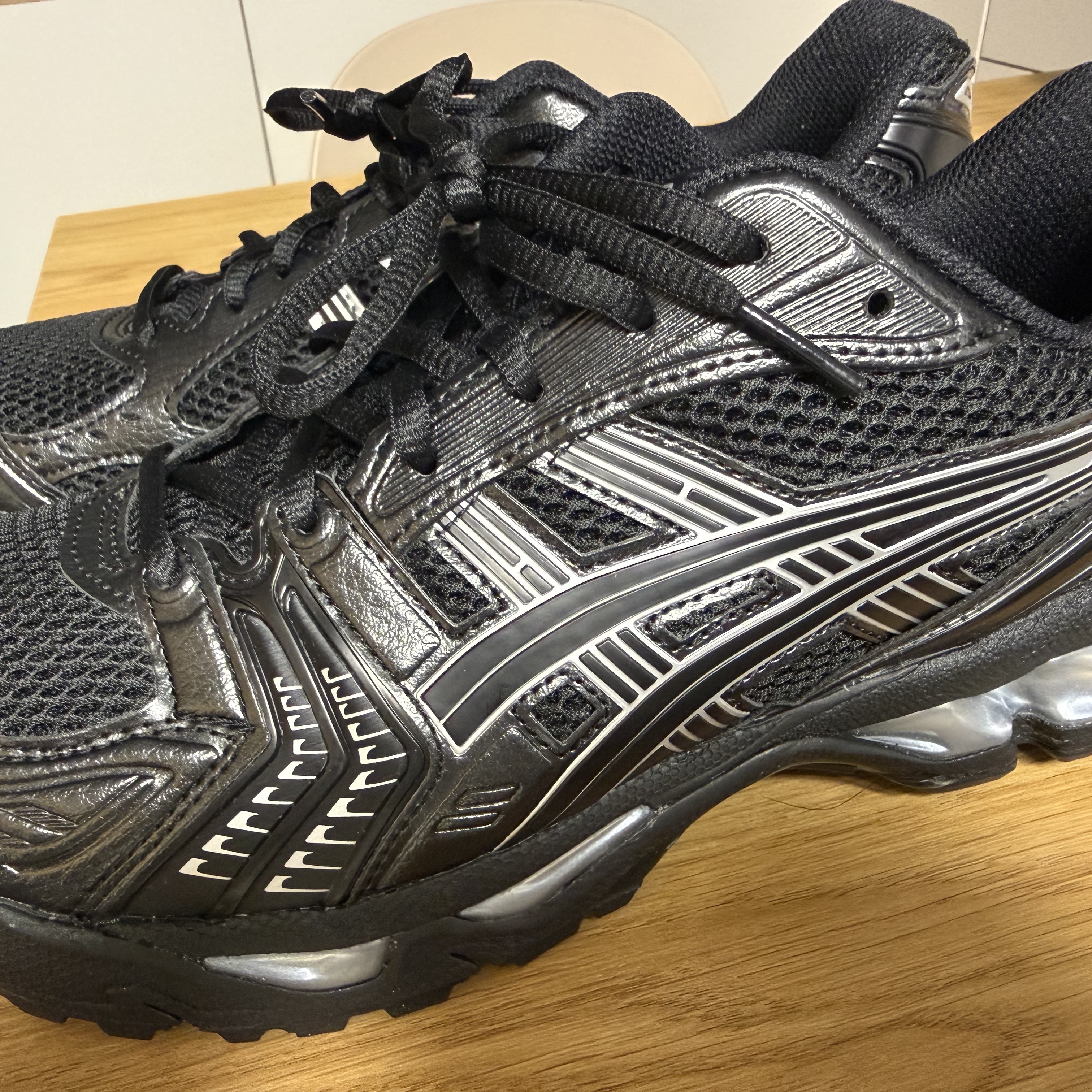 Asics Gel-Kayano 14 Black Pure Silver 착용 스타일
